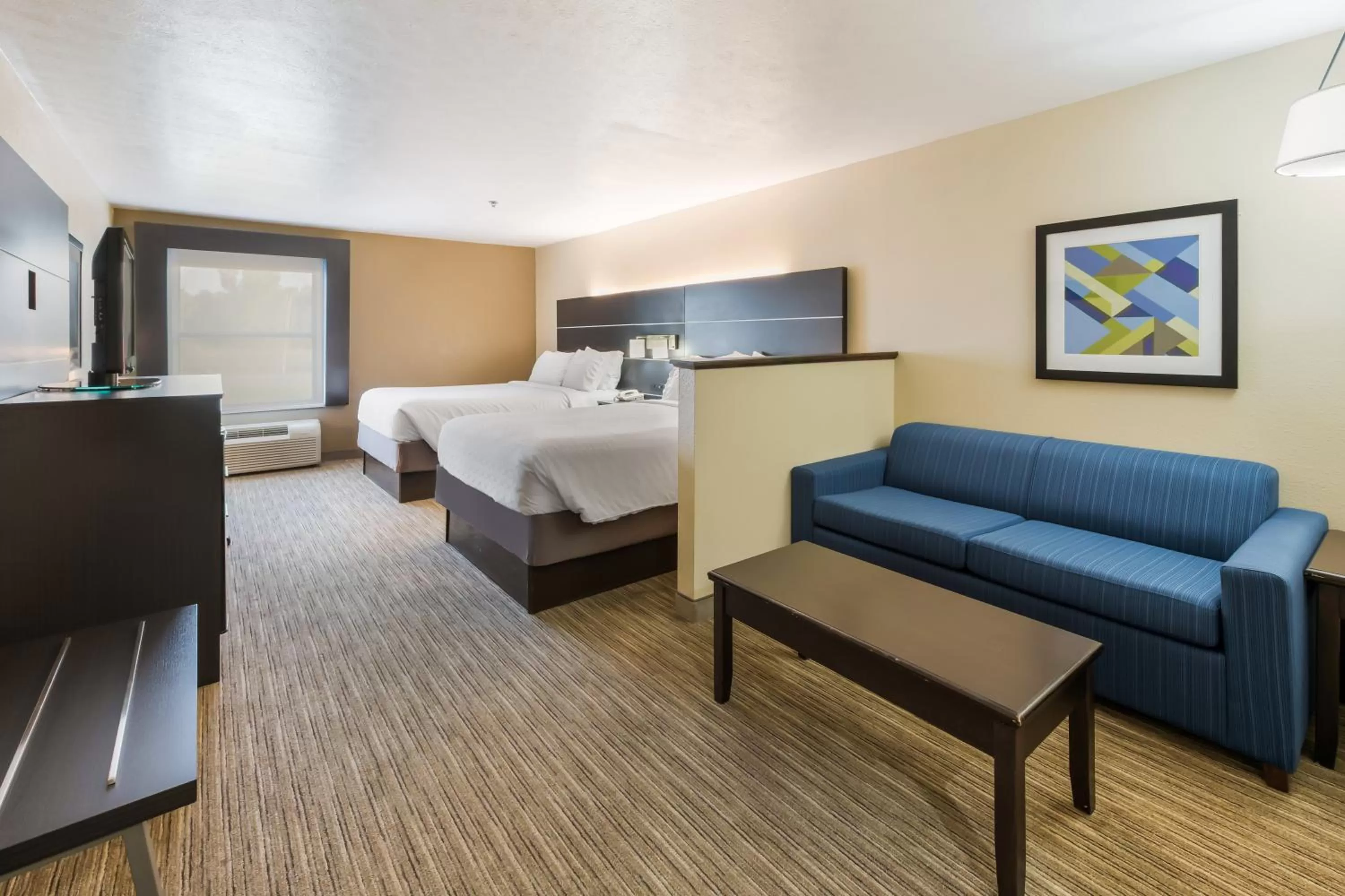 Photo of the whole room, Bed in Holiday Inn Express London-I-70 by IHG
