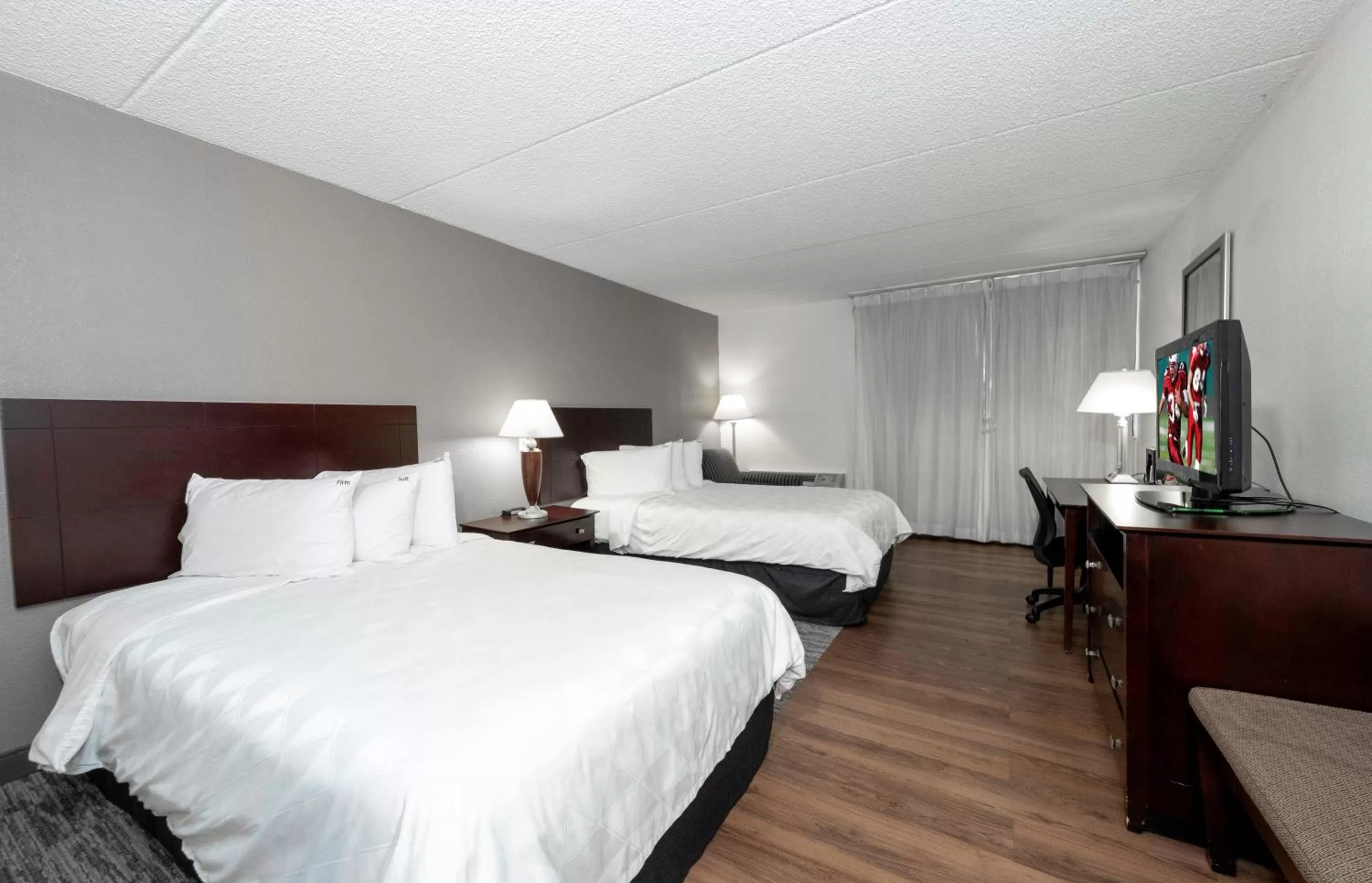 Photo of the whole room, Bed in Red Roof PLUS Newark Liberty Airport - Carteret