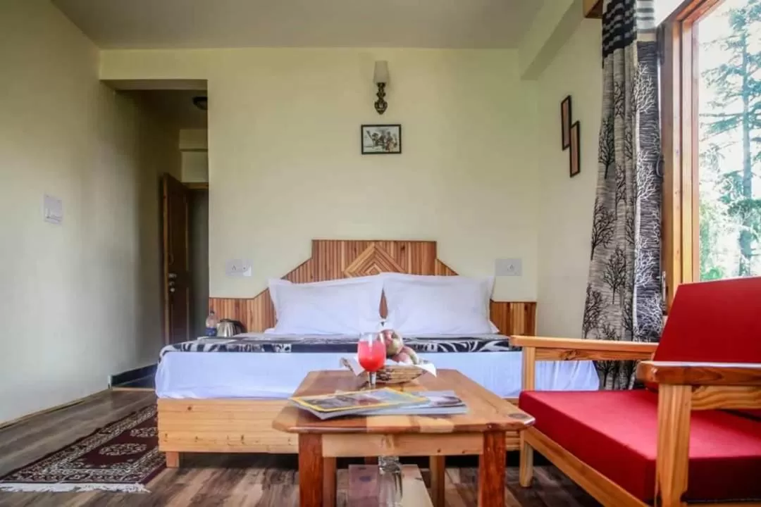 Bedroom, Bed in Soham's Chateau De Naggar - Manali