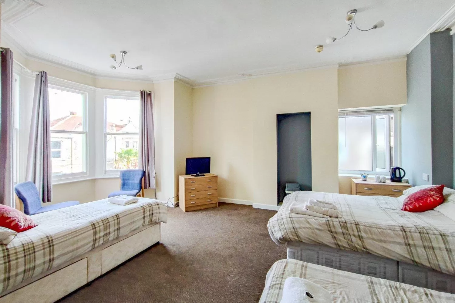 Bed in Guest House @ The Bear