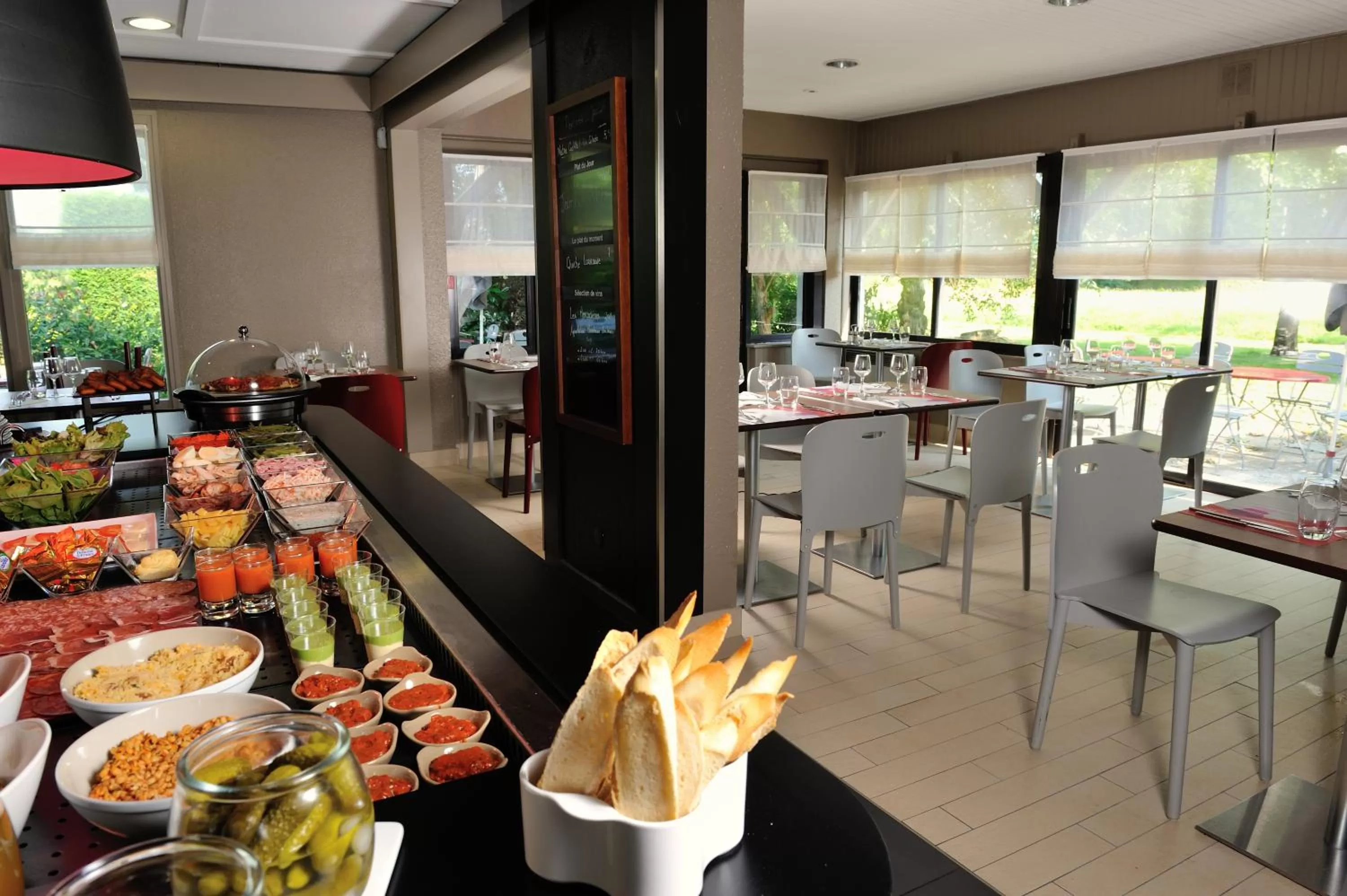 Restaurant/places to eat in Campanile Vannes