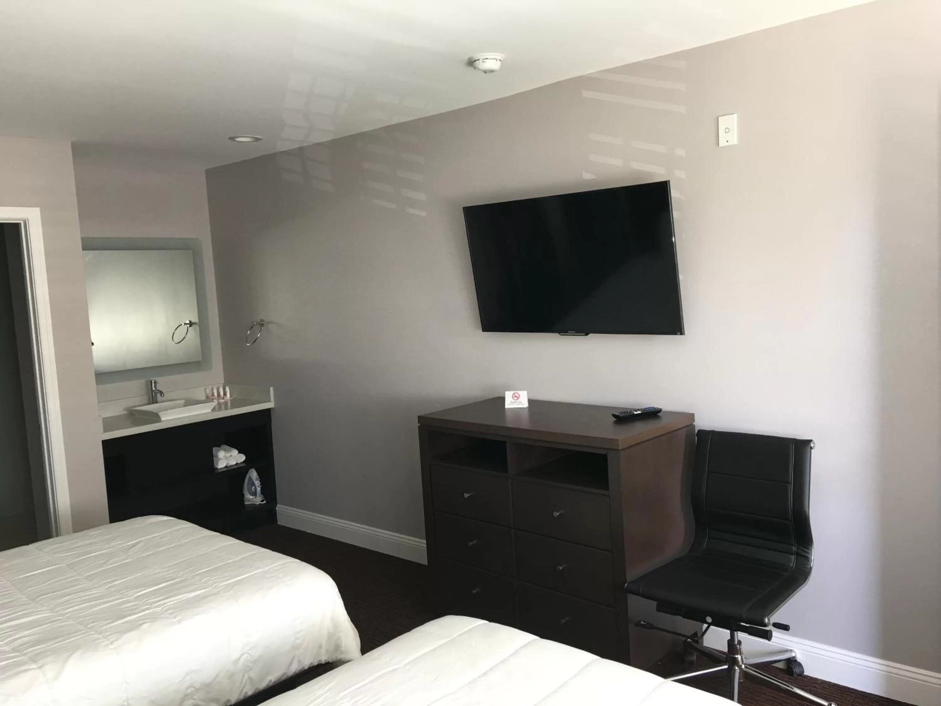 Decorative detail, Bed in Vallejo Inn