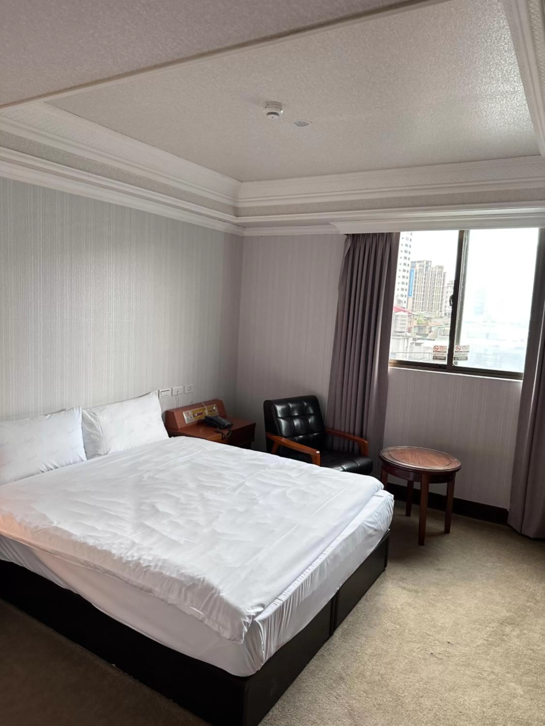 Property building, Bed in Shanger Hotel