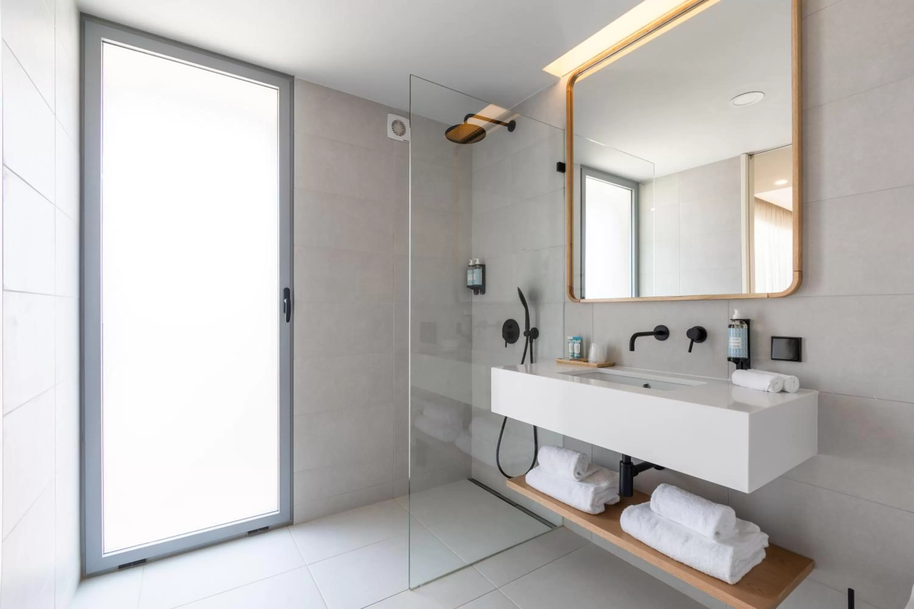 Bathroom in White Shell Beach Villas