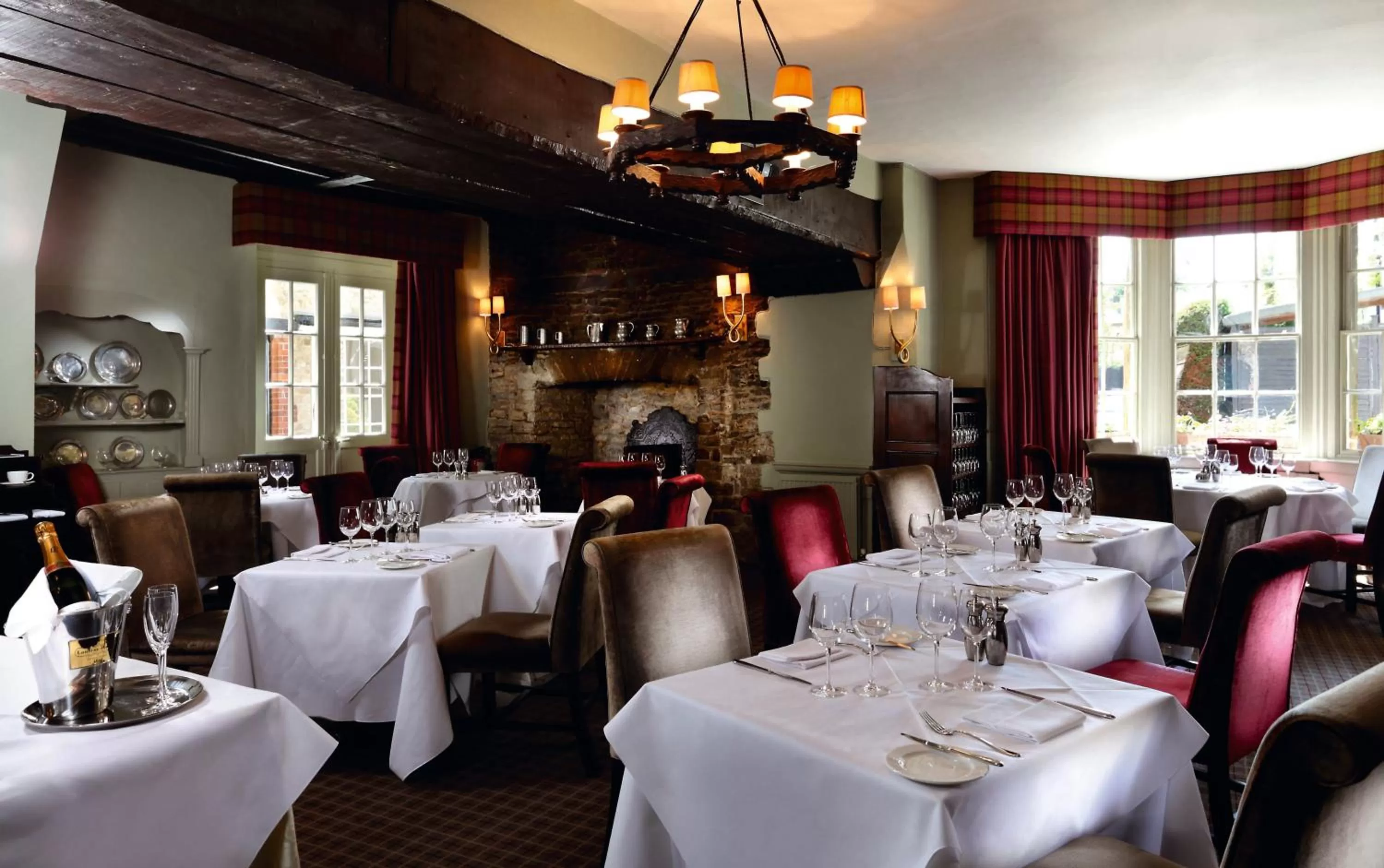 Restaurant/places to eat in Macdonald Bear Hotel