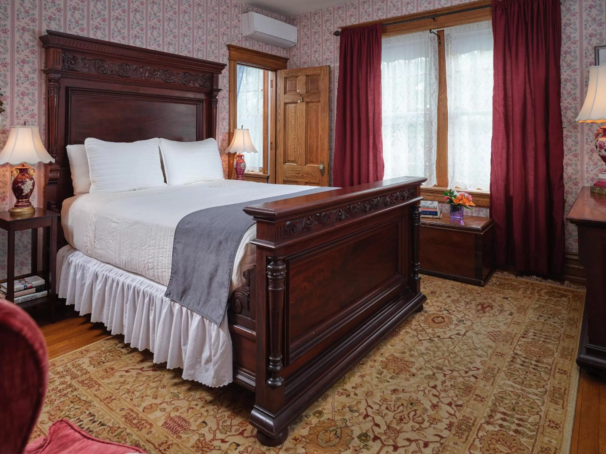 Photo of the whole room, Bed in Keystone Inn Bed and Breakfast