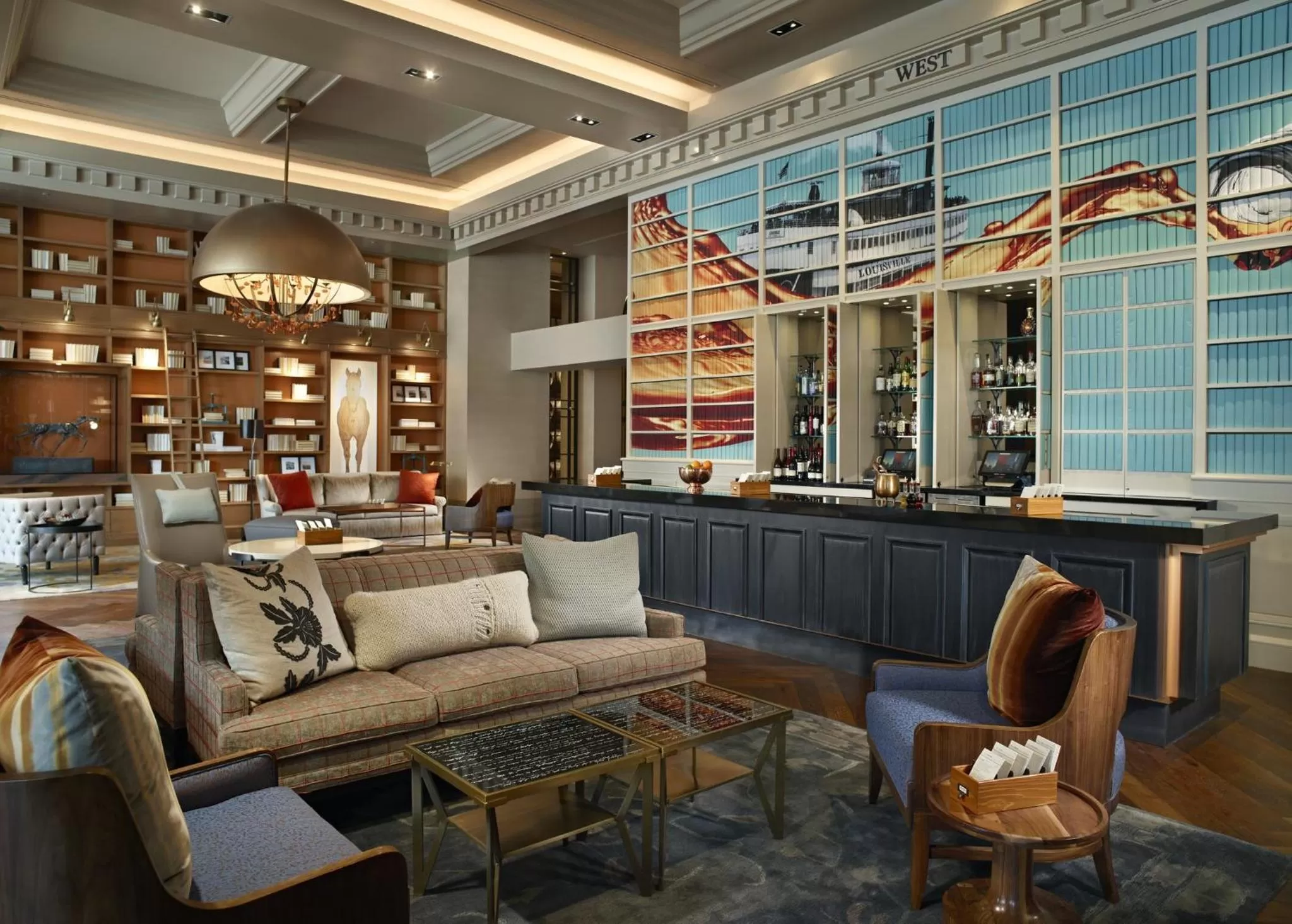Lounge or bar in Omni Louisville Hotel