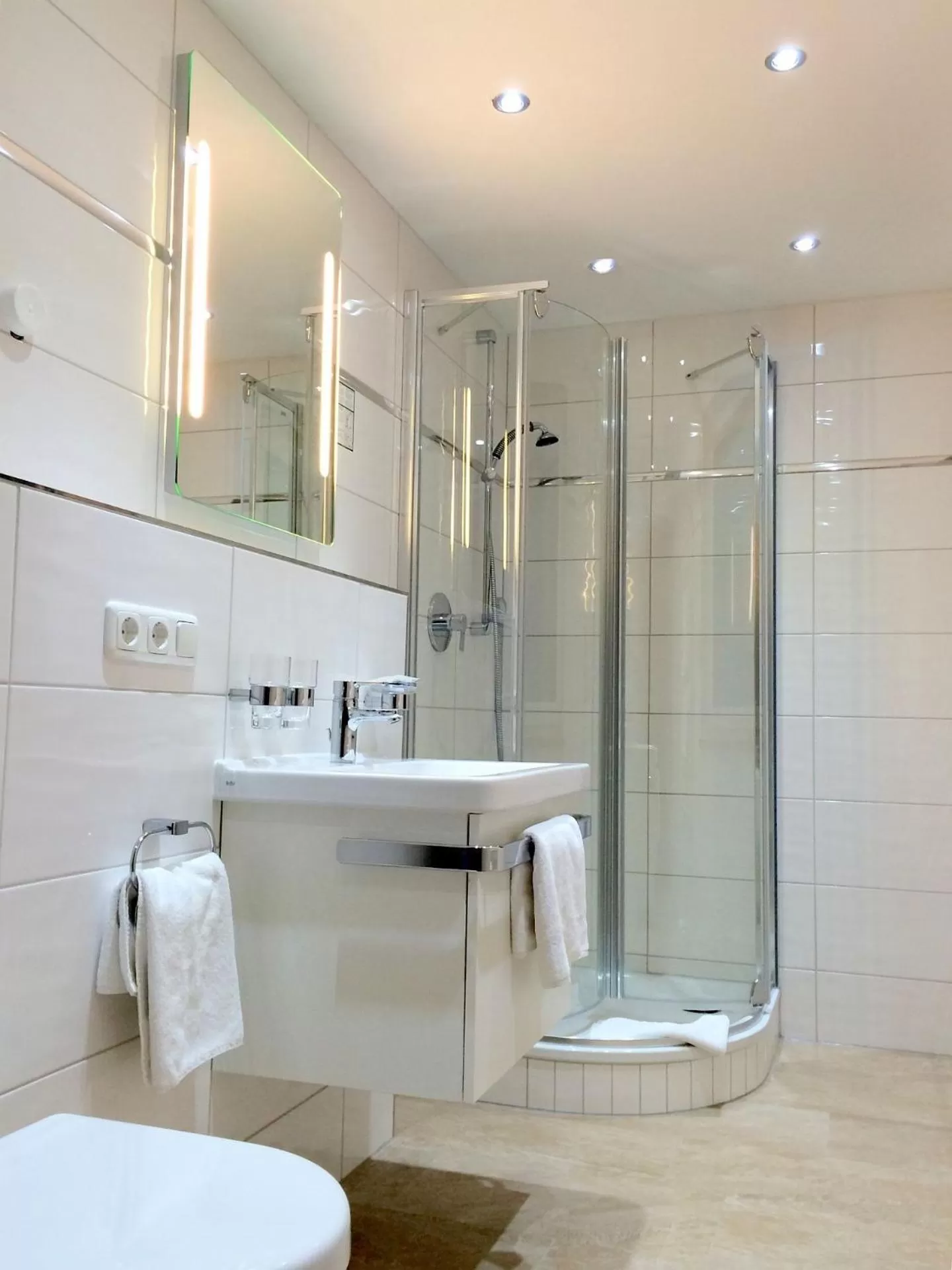 Bathroom in Hotel AlpinaRos