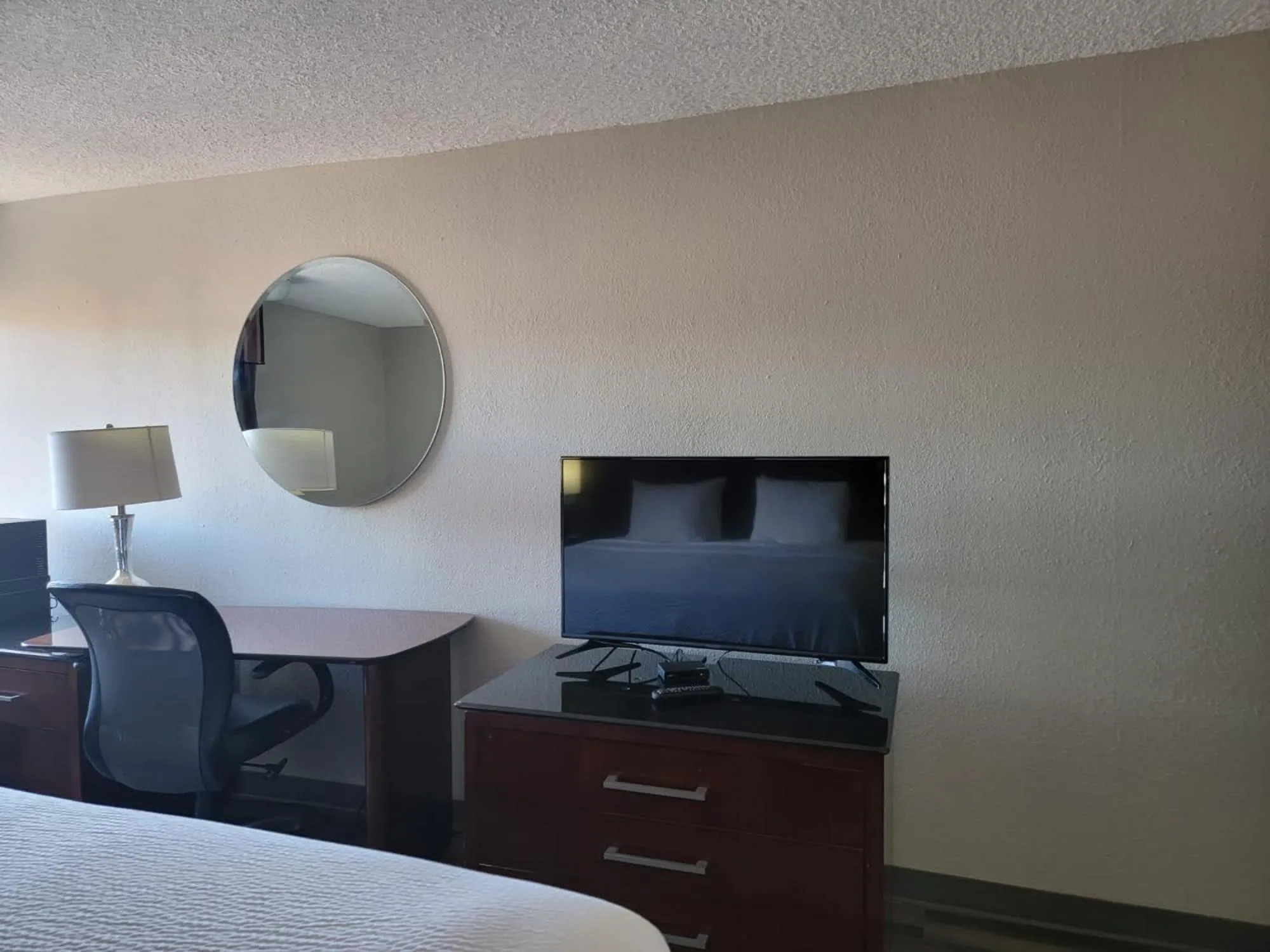 TV and multimedia, Bed in Executive Inn & Suites