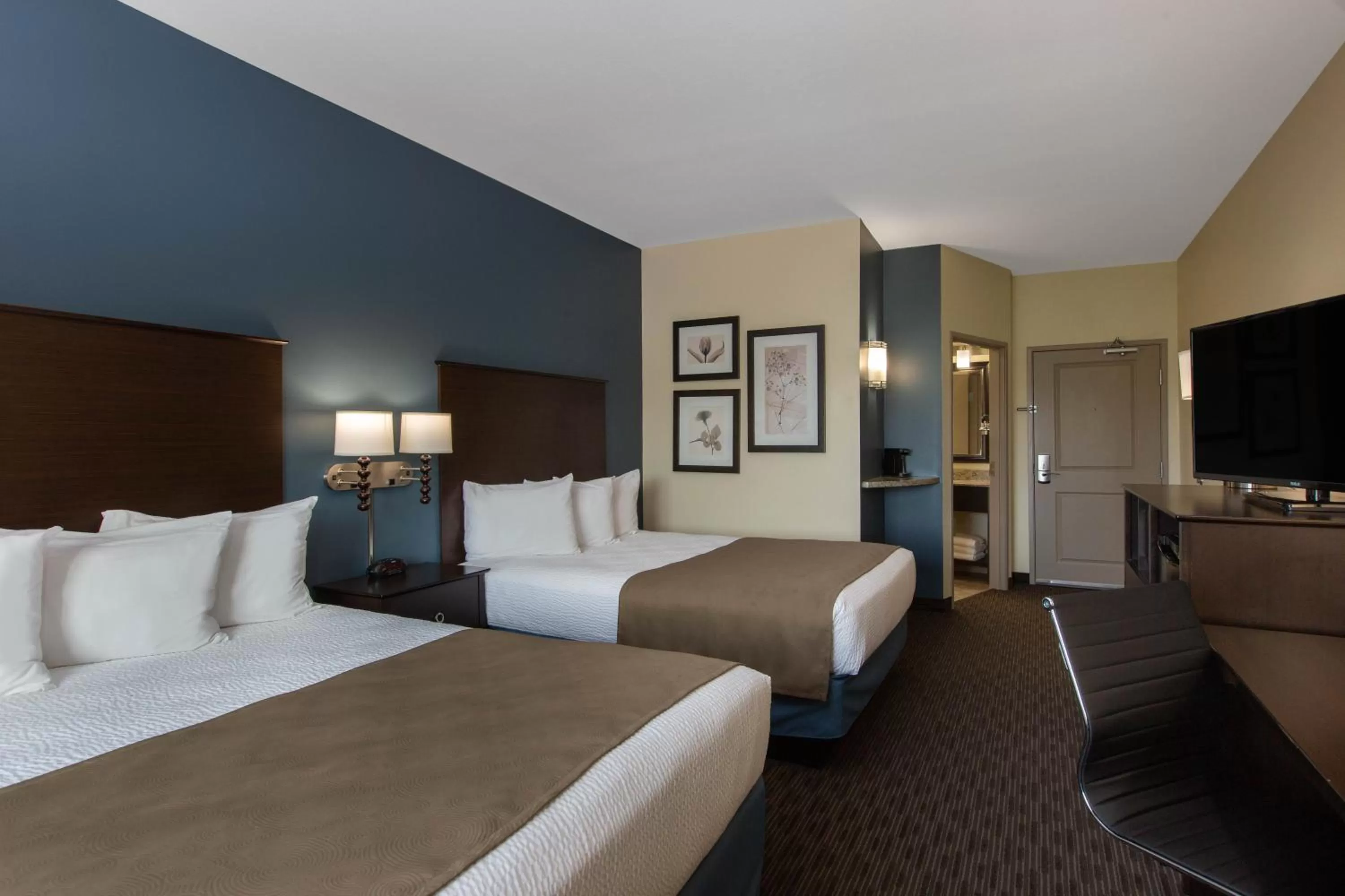 Bedroom, Bed in AmericInn by Wyndham Sioux Falls North