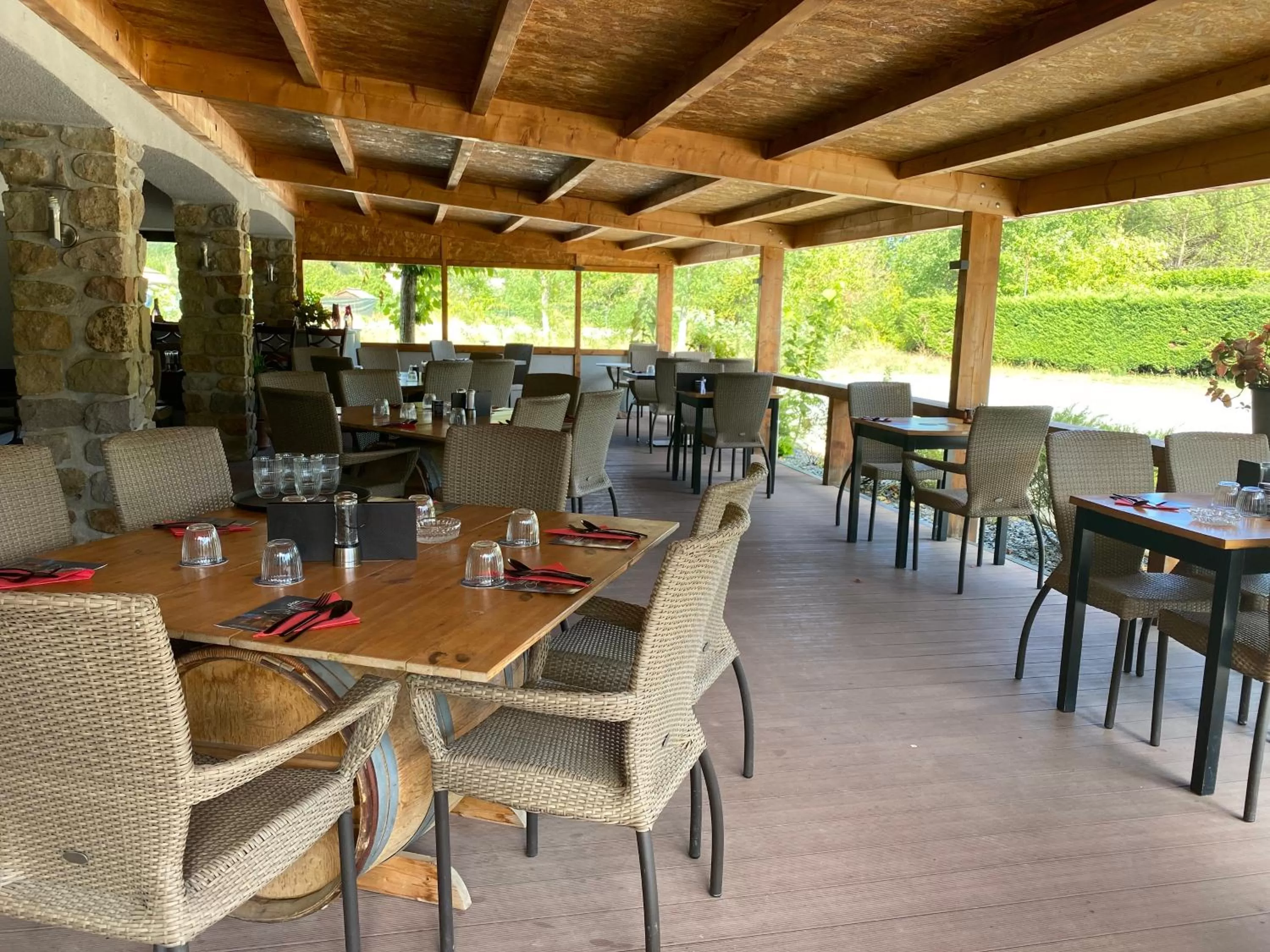 Property building in Le Plan B - Hôtel 3 étoiles - Restaurant