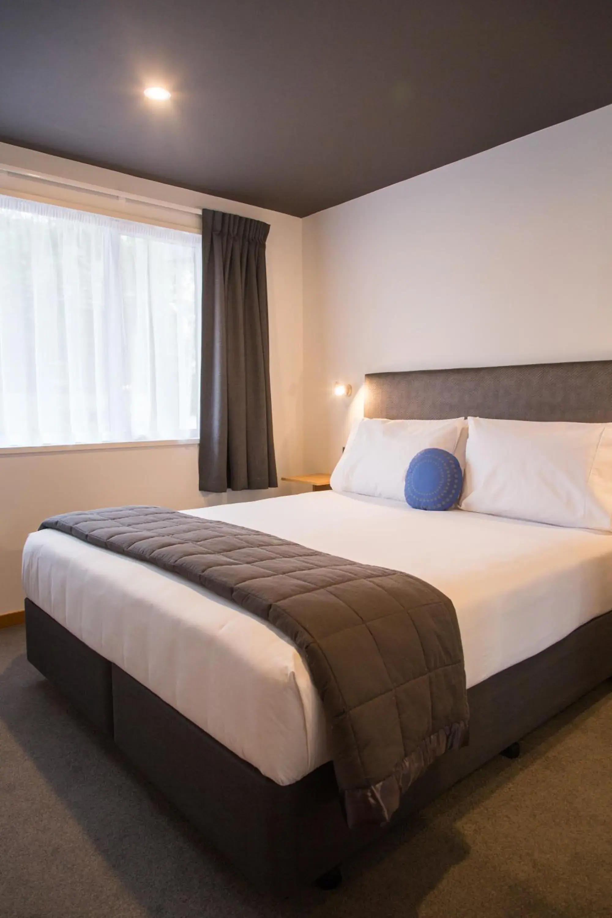 One-Bedroom Apartment with King Bed (2 Adults) in Dunedin Motel and Villas One-Bedroom Apartment with King Bed (2 Adults) in Dunedin Motel and Villas