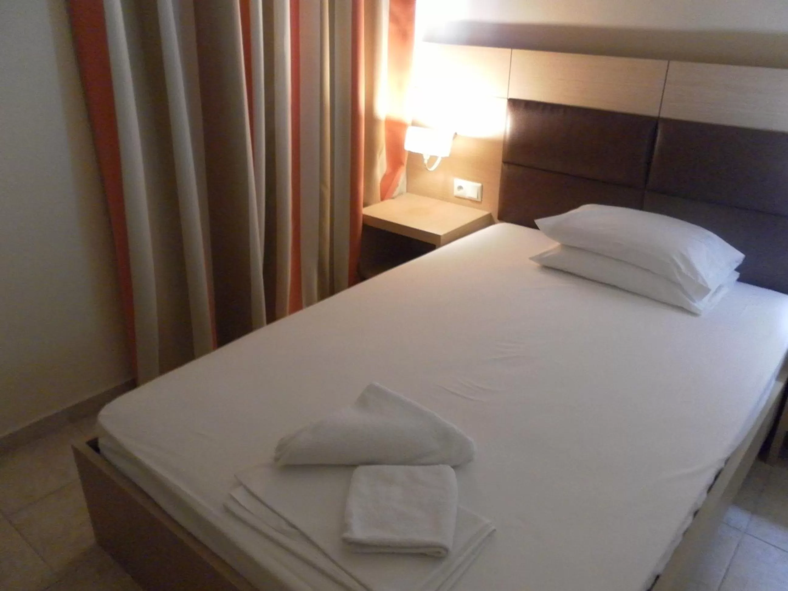 Bedroom, Bed in Esperia