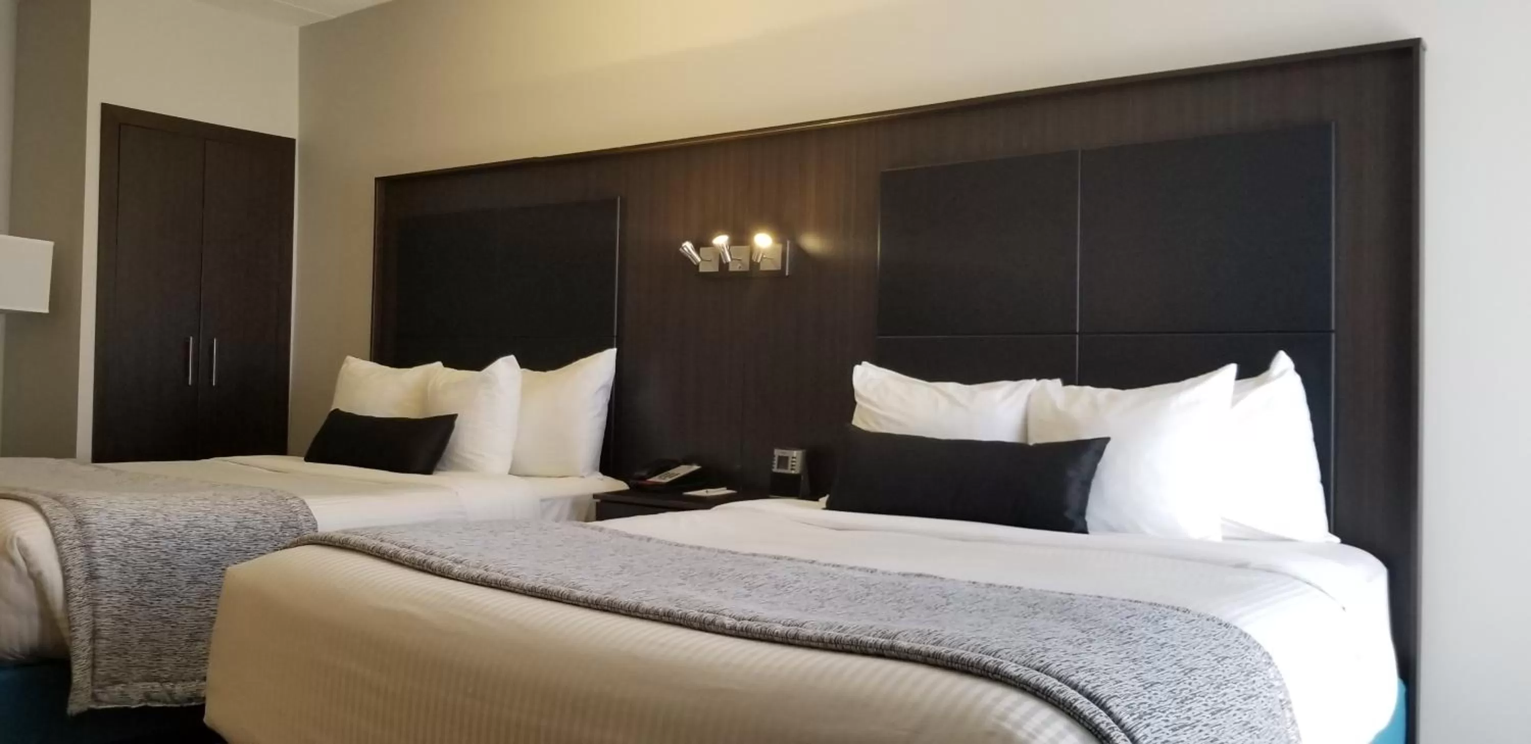 Photo of the whole room, Bed in Best Western Laval-Montreal & Conference Centre