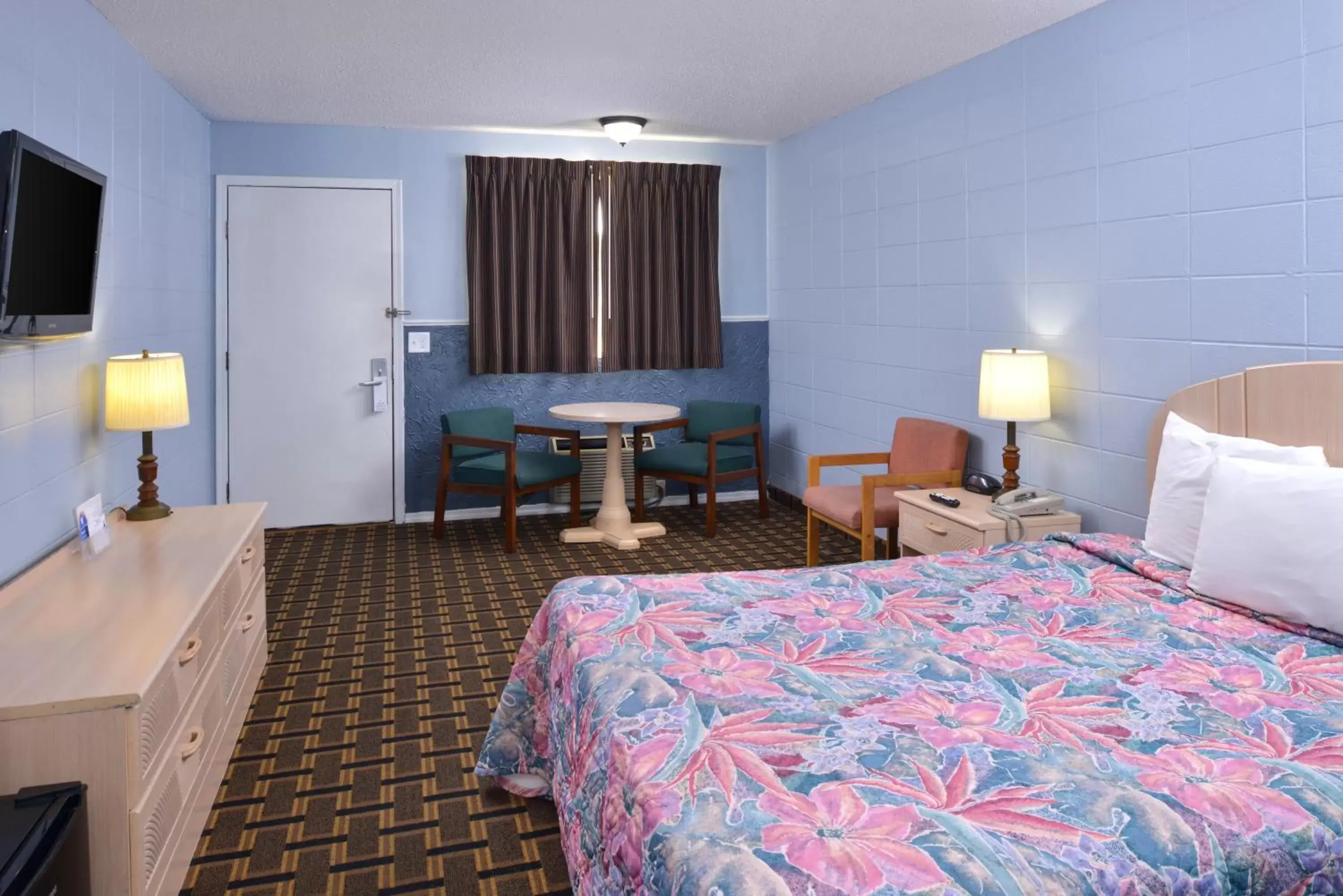 King Suite with Two King Beds - Non-Smoking in Americas Best Value Inn & Suites Branson - Near the Strip King Suite with Two King Beds - Non-Smoking in Americas Best Value Inn & Suites Branson - Near the Strip