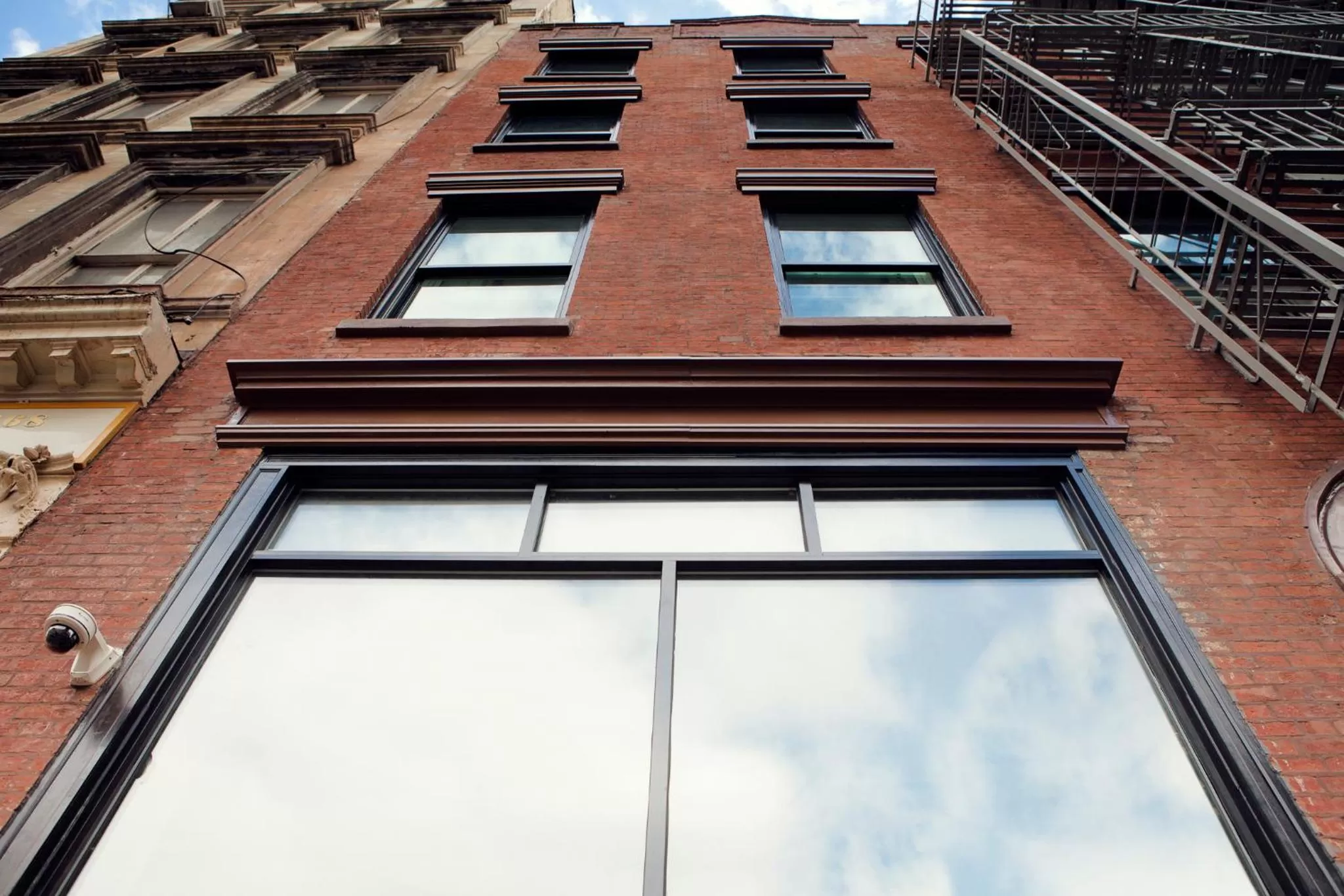 Facade/entrance in The Broome