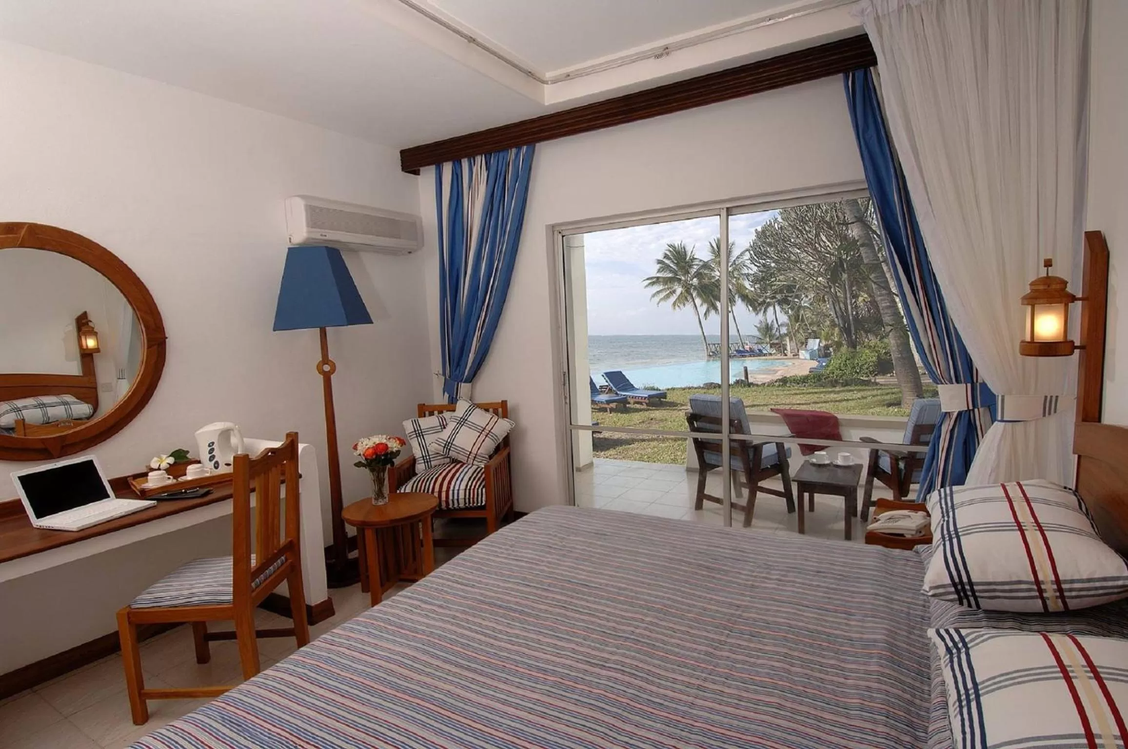 Photo of the whole room, Bed in Voyager Beach Resort