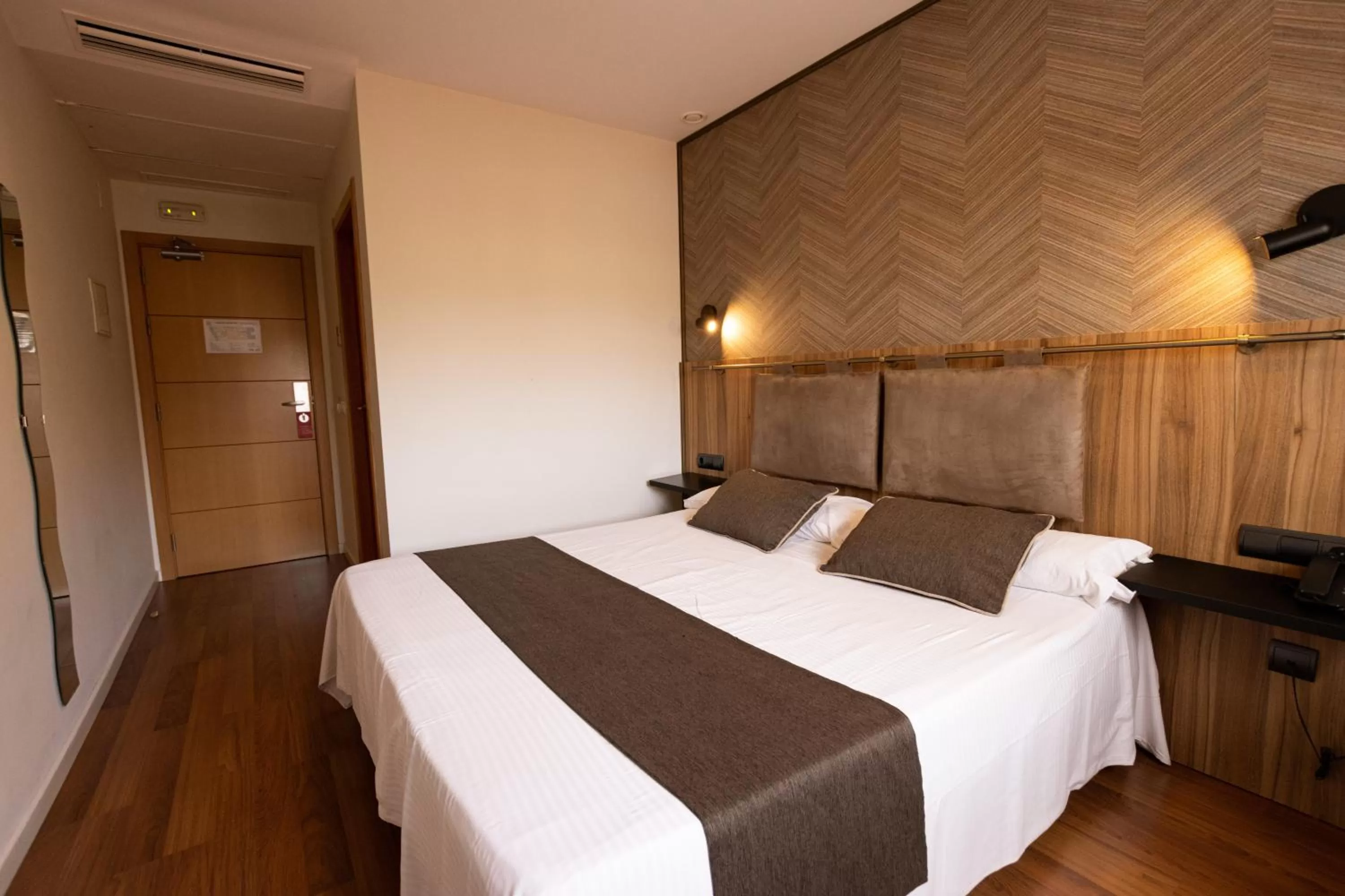 Photo of the whole room, Bed in Gce Hoteles