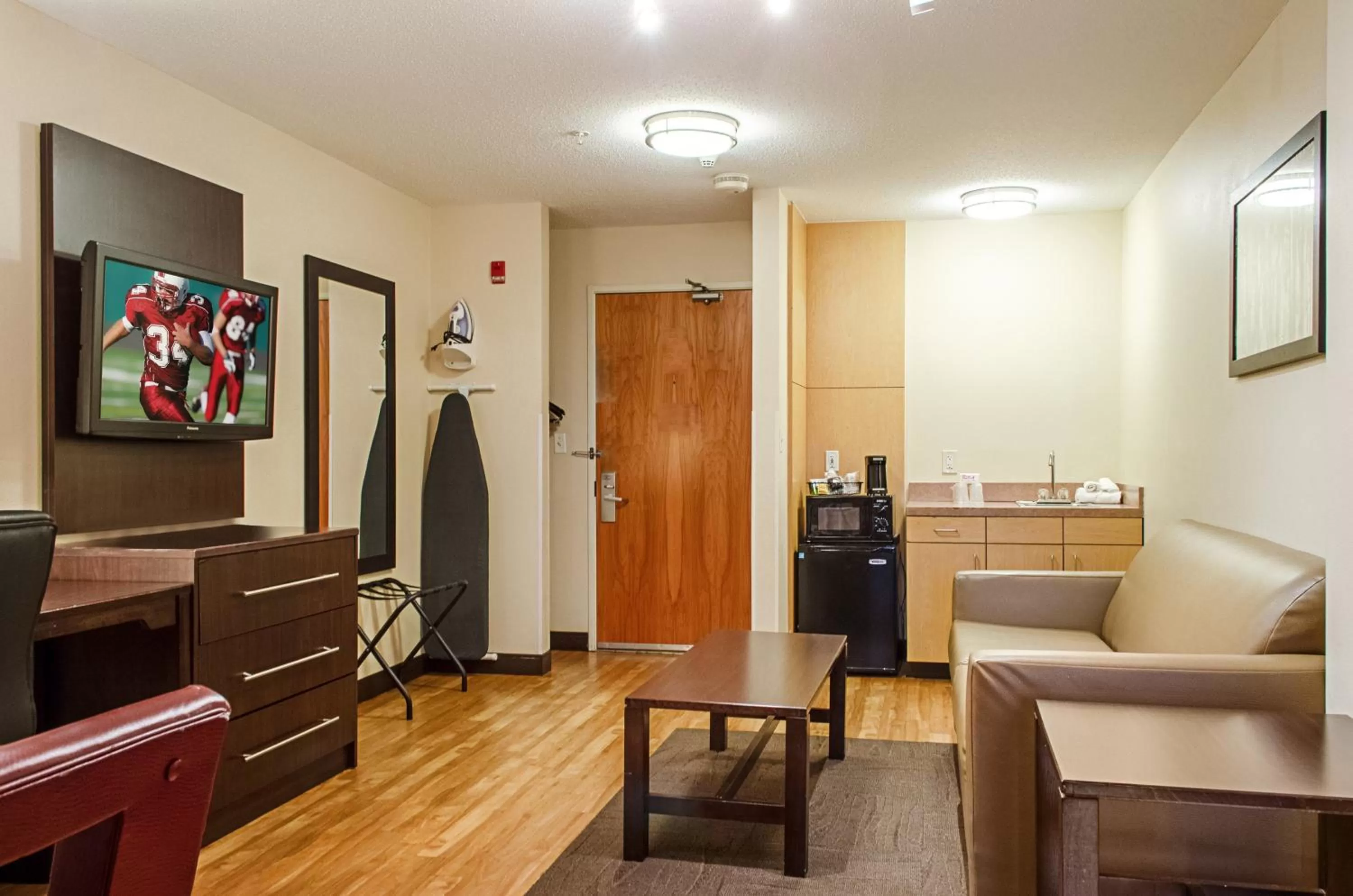Living room in Red Roof Inn PLUS Raleigh Downtown NCSU Conv Center