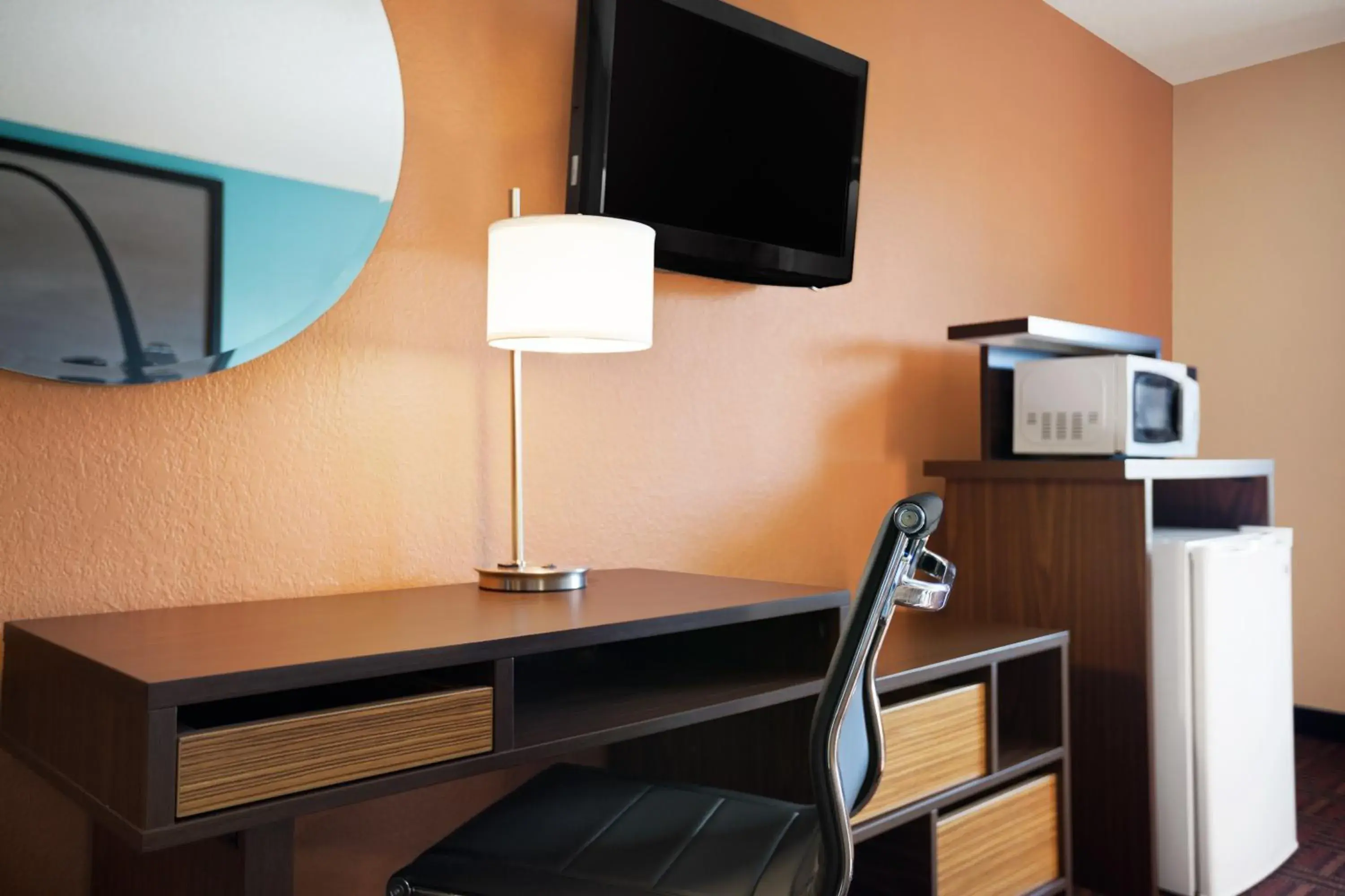 King Suite - Non-Smoking in Super 8 by Wyndham Collinsville St. Louis King Suite - Non-Smoking in Super 8 by Wyndham Collinsville St. Louis