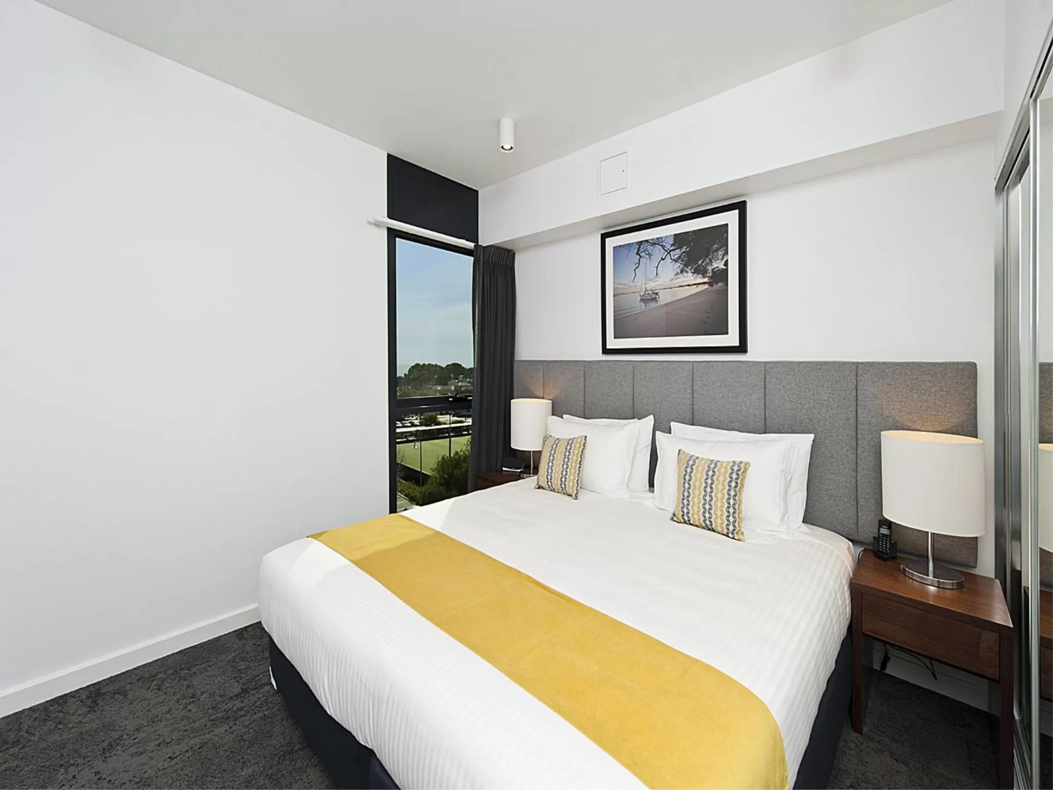 Bedroom, Bed in Quest Rockingham