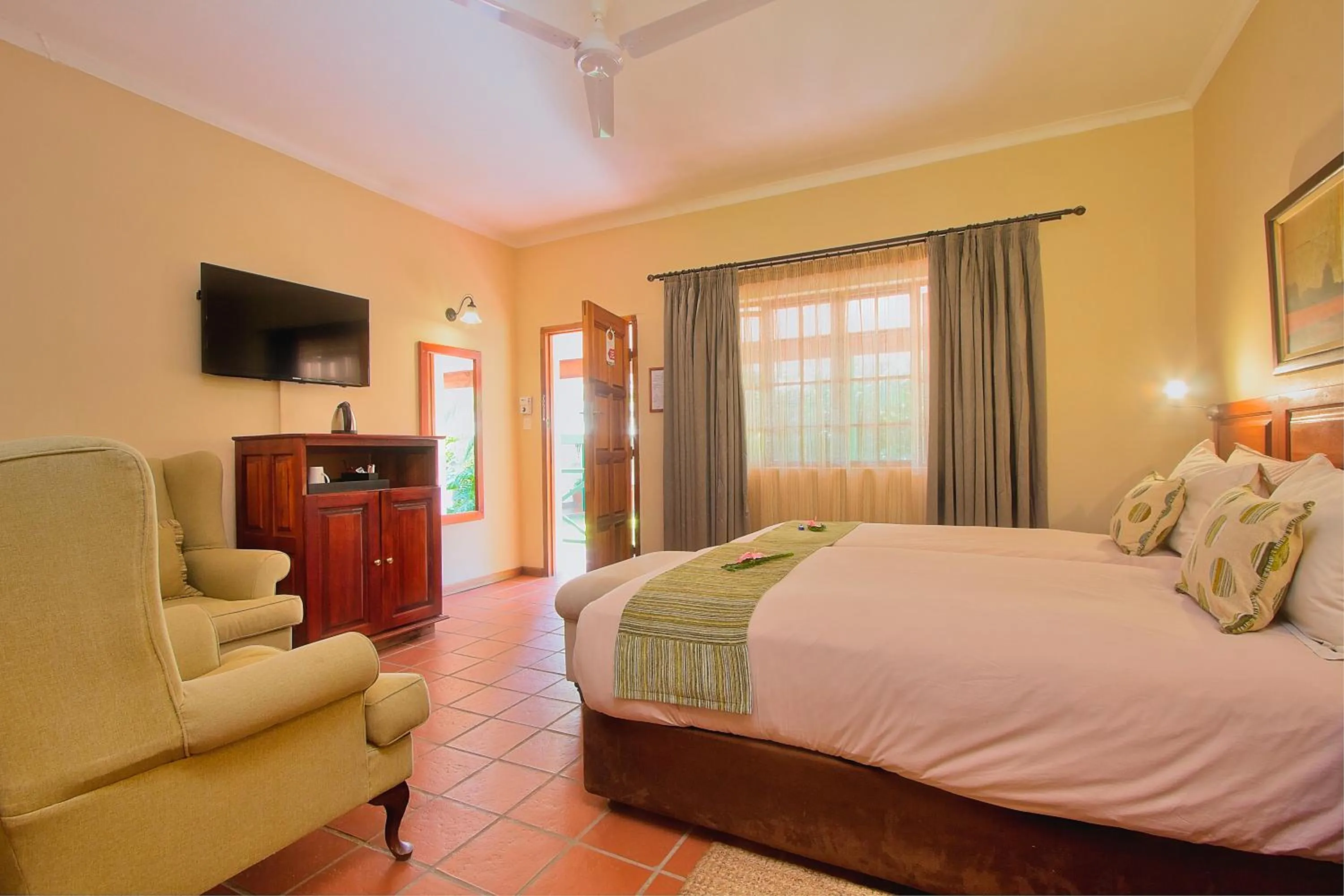 Photo of the whole room, Bed in Tzaneen Country Lodge
