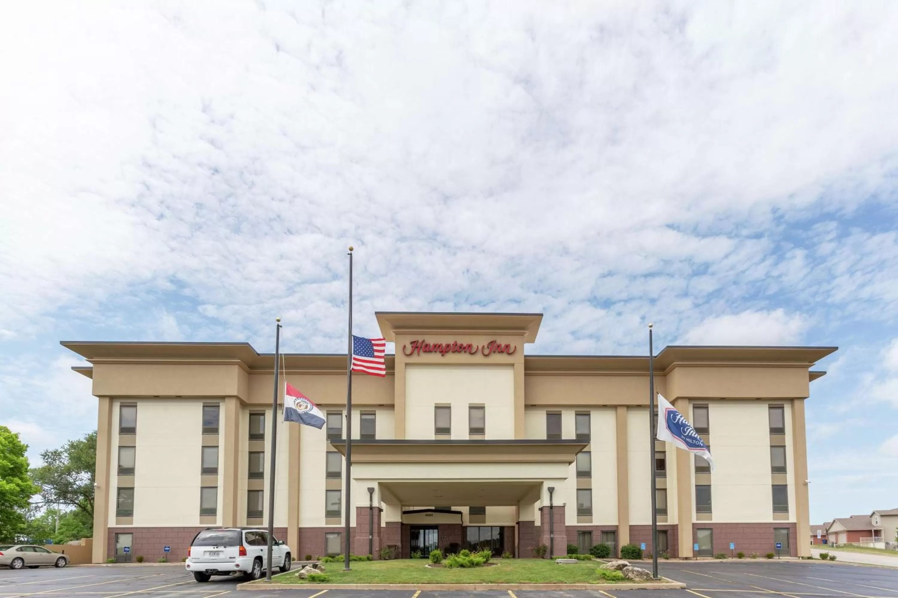 Property building in Hampton Inn Jefferson City at Capital Mall