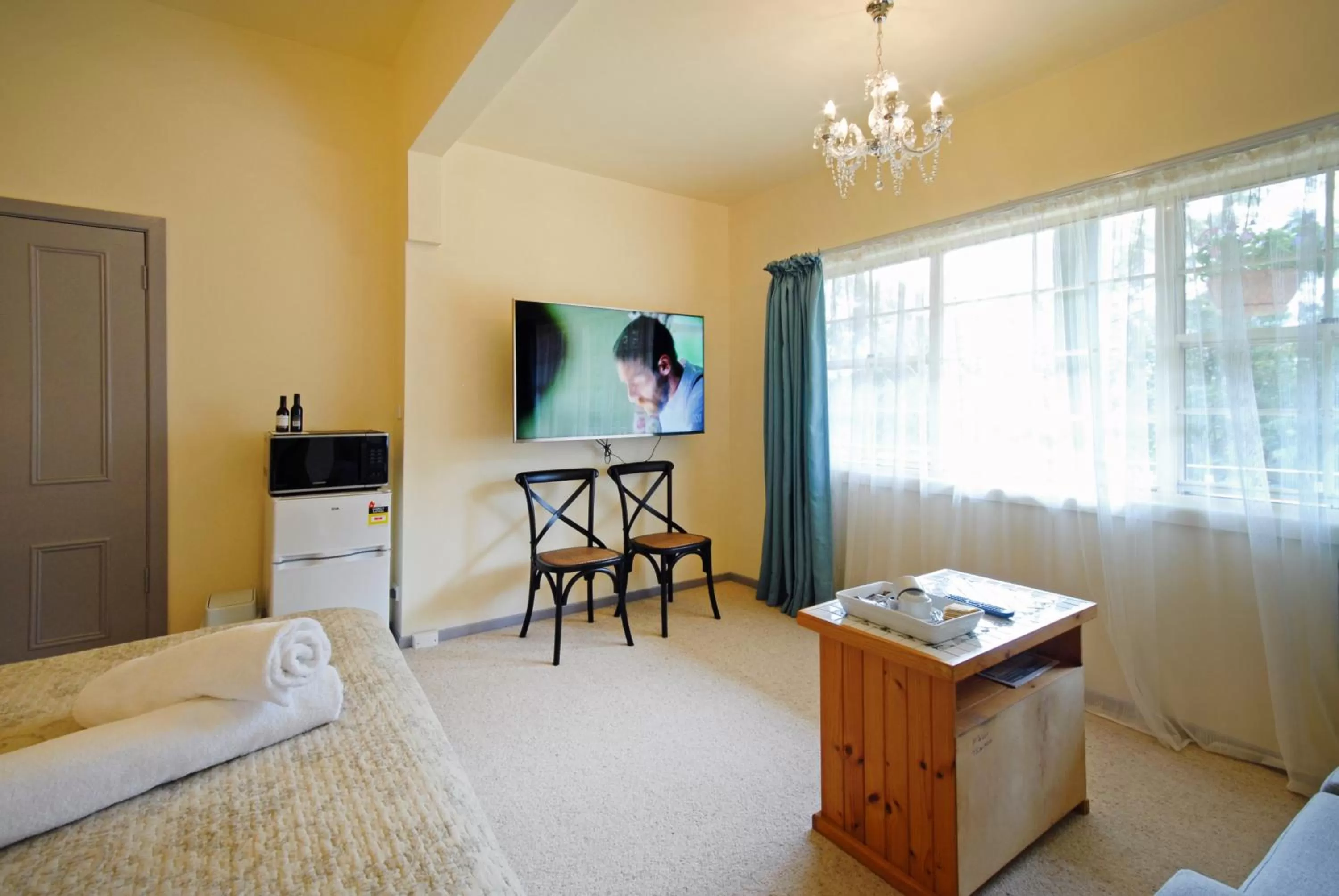 Bed in Riverview Boutique Motel