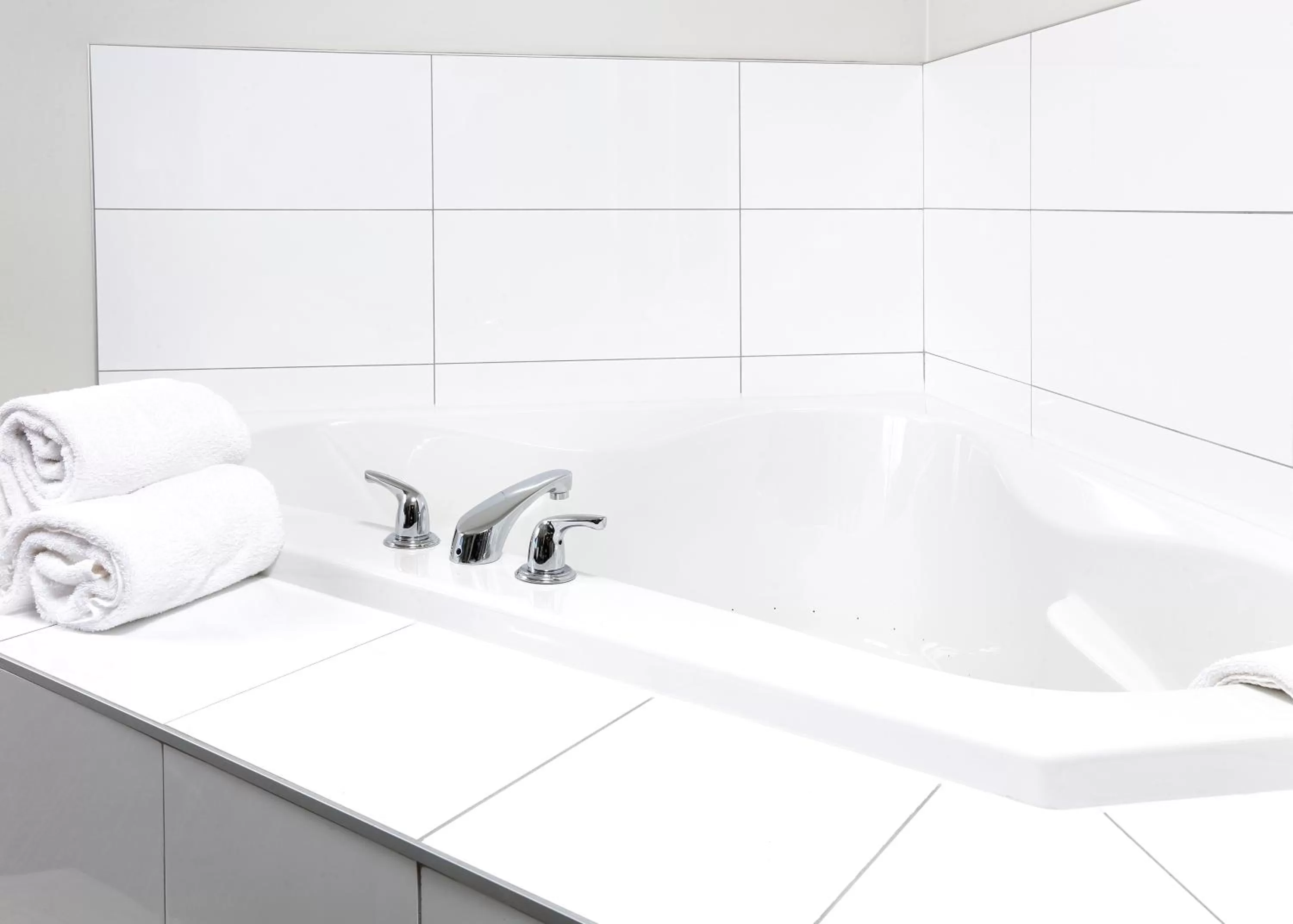 Bath in Canad Inns Destination Centre Club Regent Casino Hotel