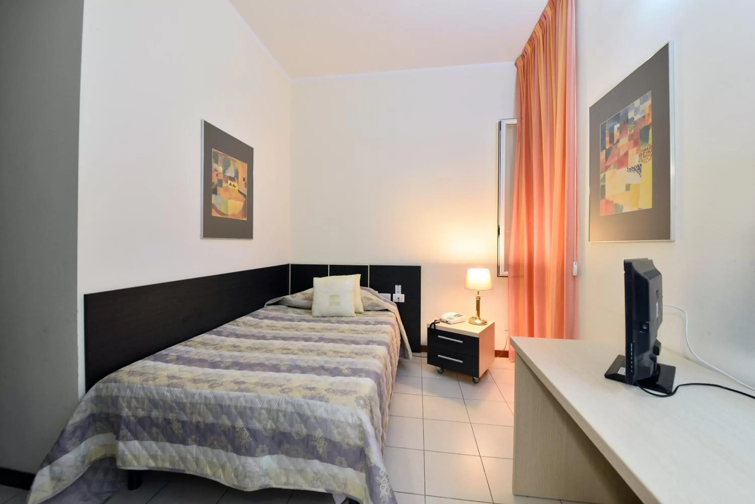 Standard Single Room in Hotel Ferrari Standard Single Room in Hotel Ferrari