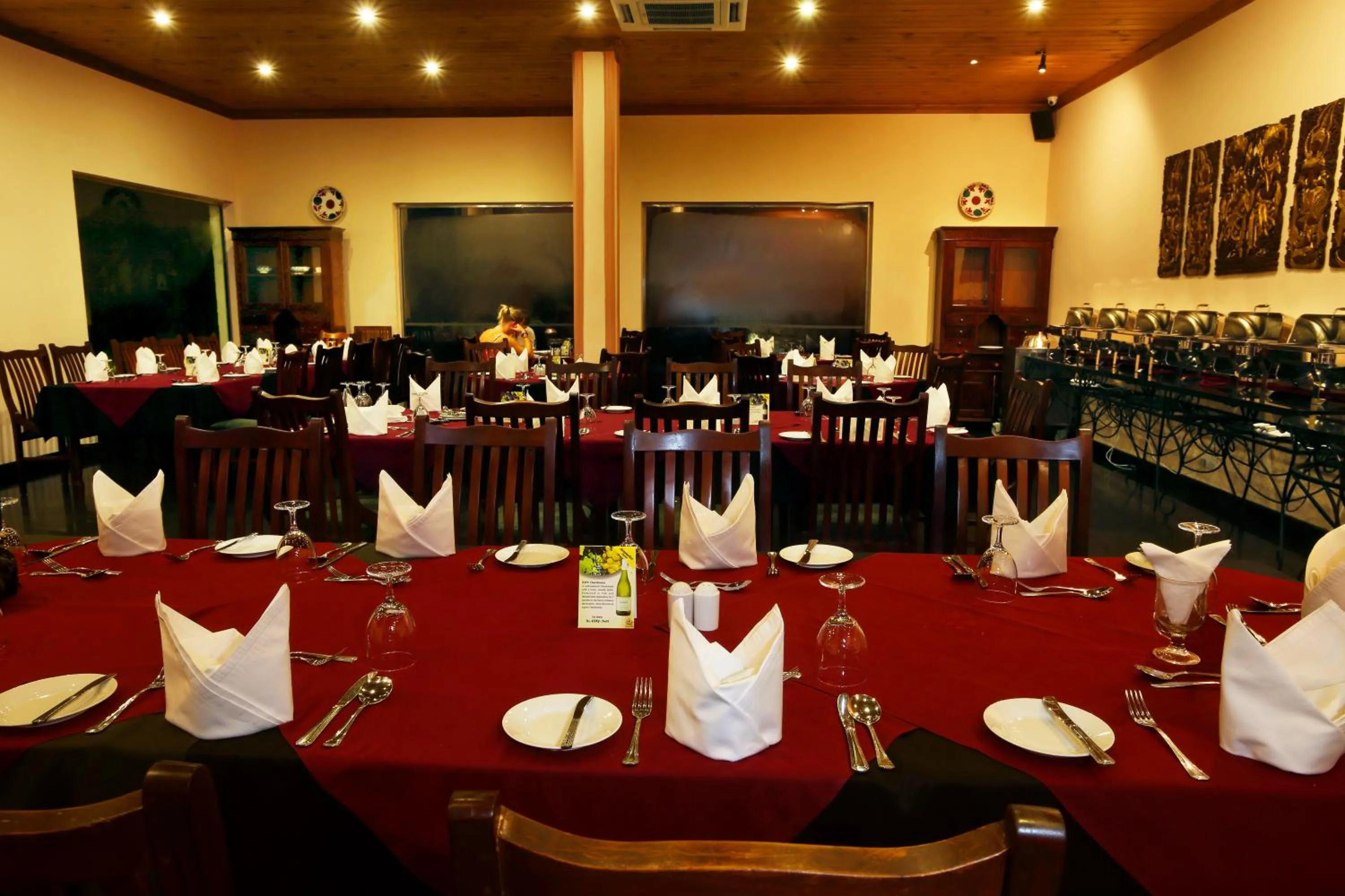 Restaurant/places to eat in Randholee Resort & Spa