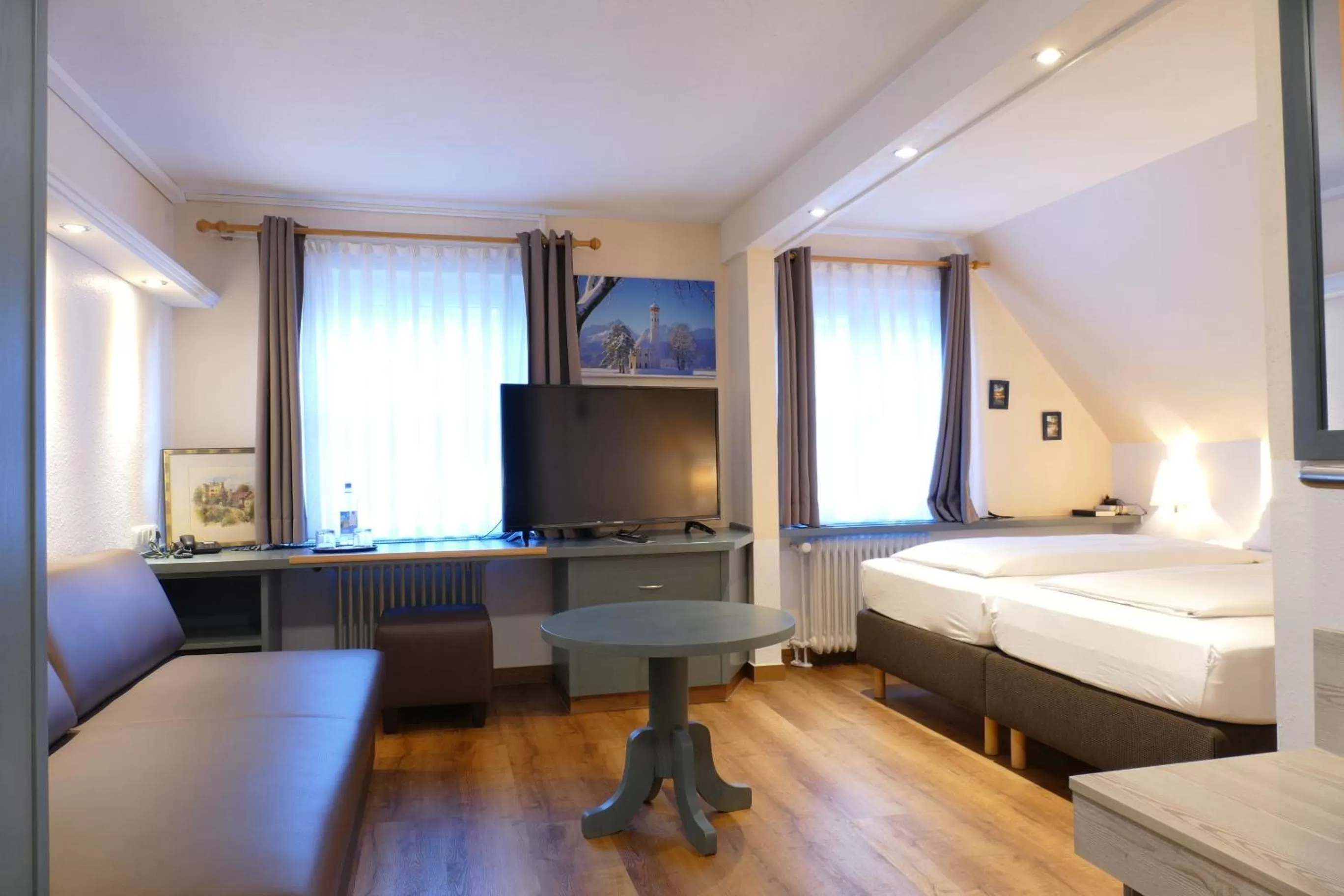 Photo of the whole room, Bed in Altstadthotel "Zum Hechten"