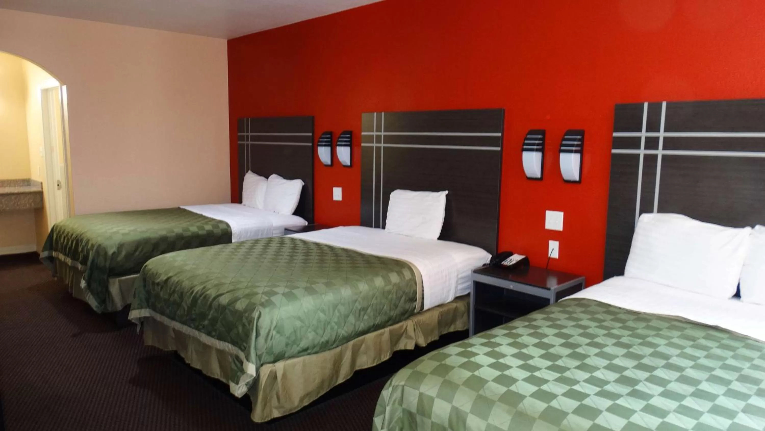 Bed in Motel 6 Houston, TX – Willowbrook Mall