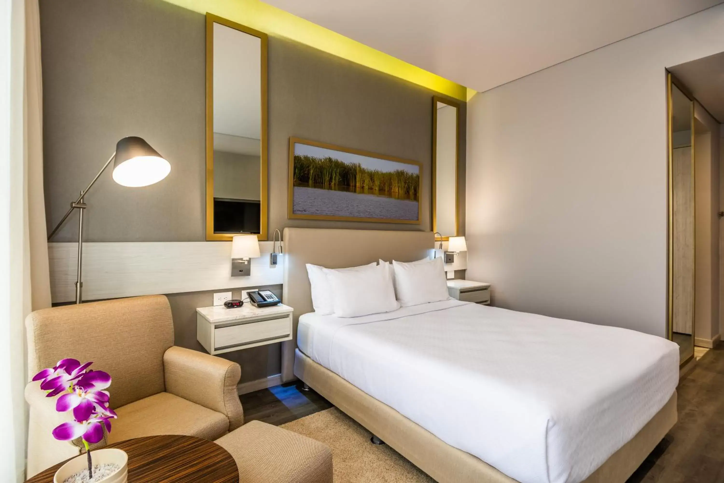 Standard Queen Room with City View in Crowne Plaza Barranquilla by IHG Standard Queen Room with City View in Crowne Plaza Barranquilla by IHG