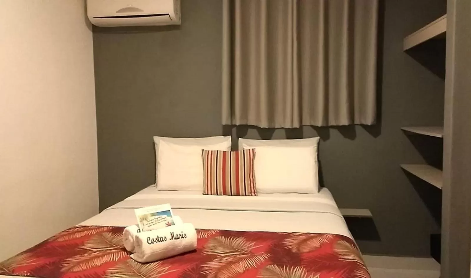 towels, Bed in Costa Maris Beach Hotel Frente Mar