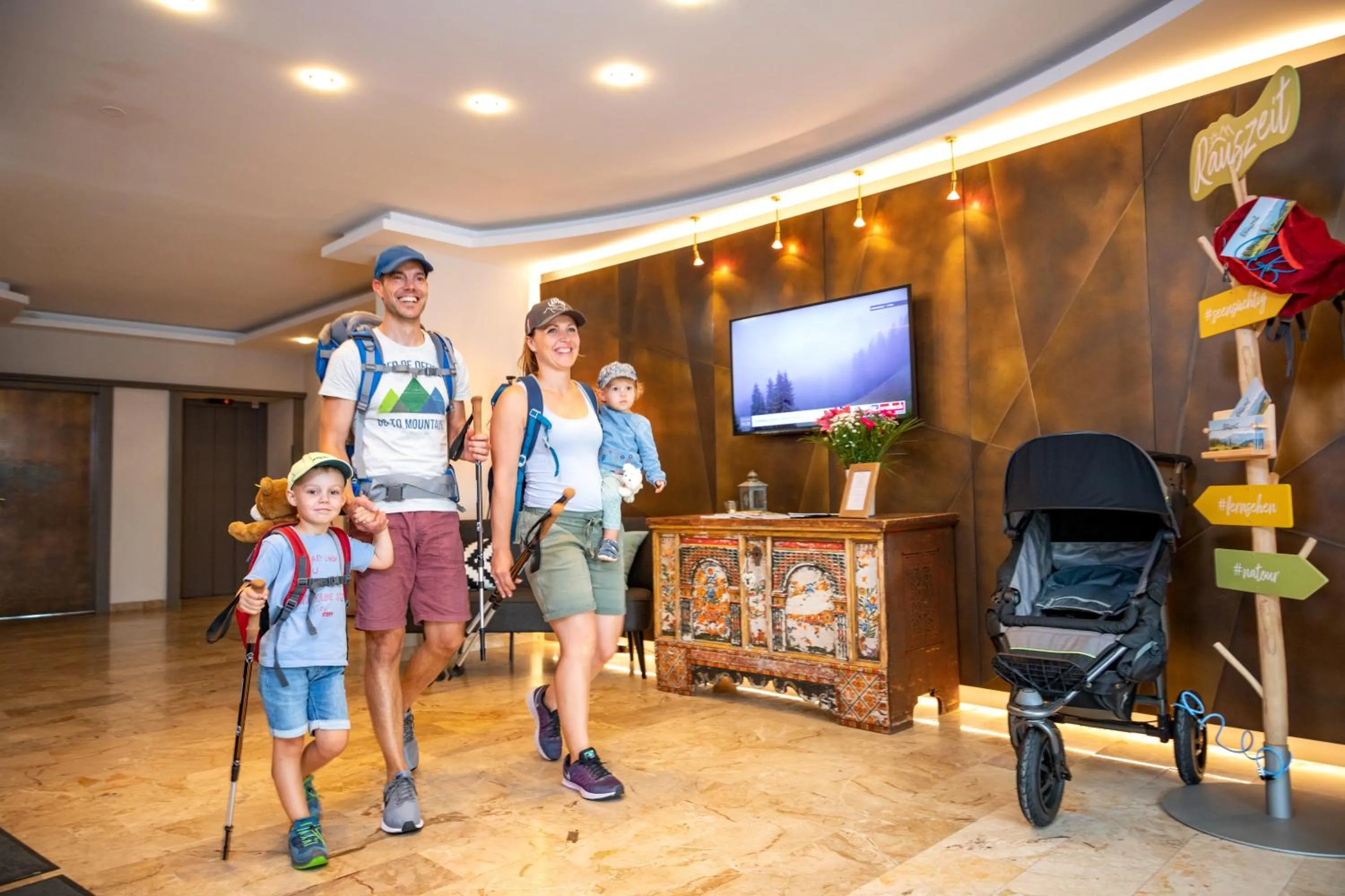 Lobby or reception in JUFA Alpenhotel Saalbach