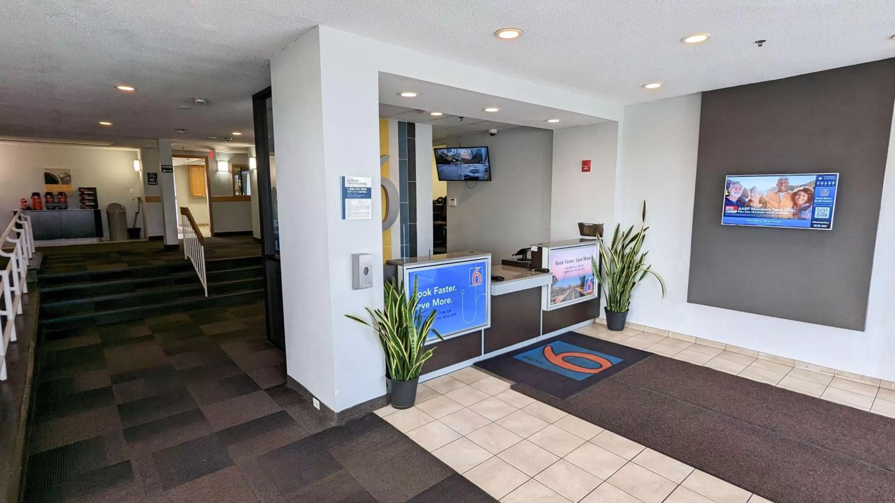 Lobby or reception in Motel 6-Framingham, MA - Boston West