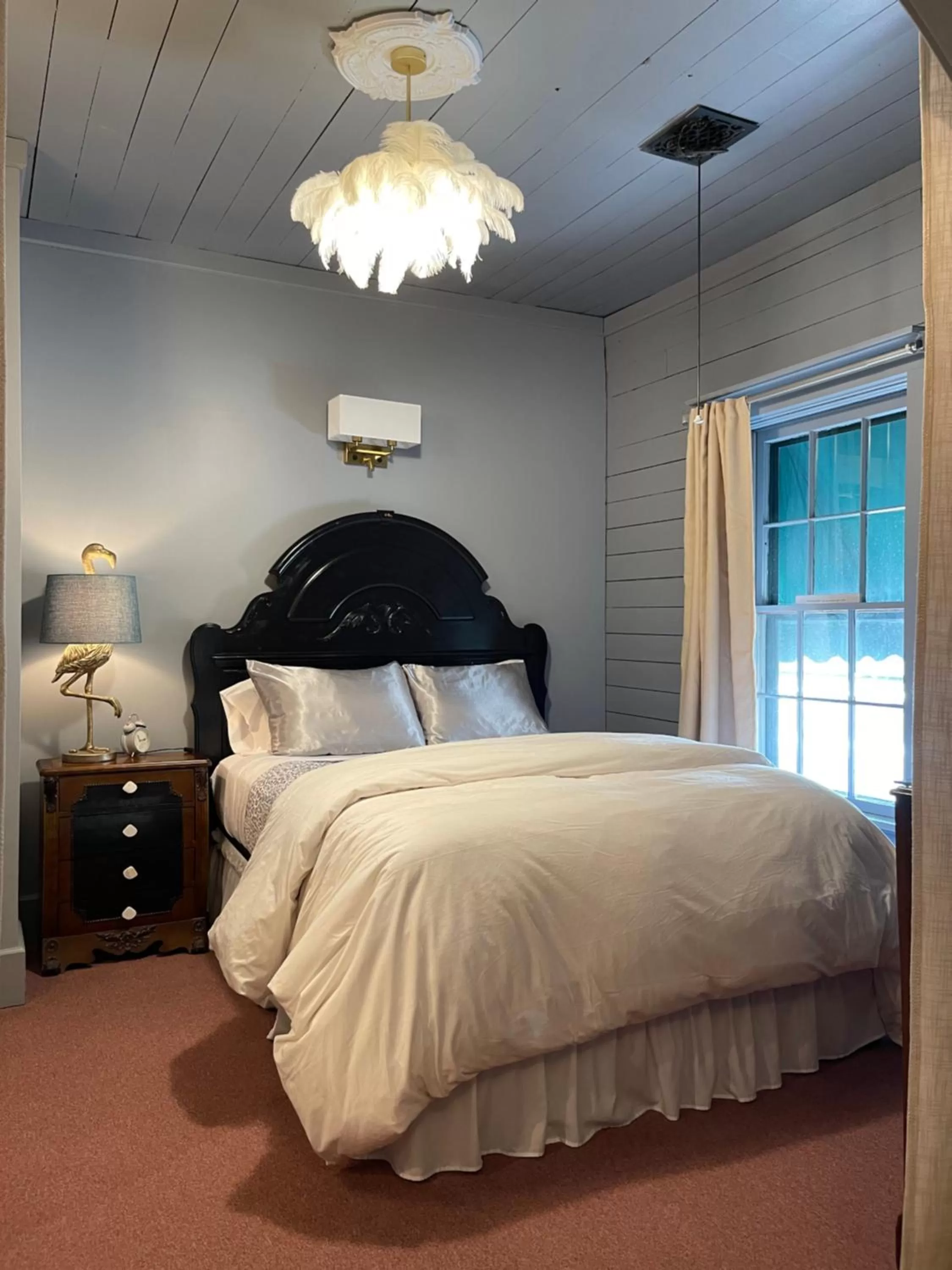 Bed in Carriage House Bed & Breakfast