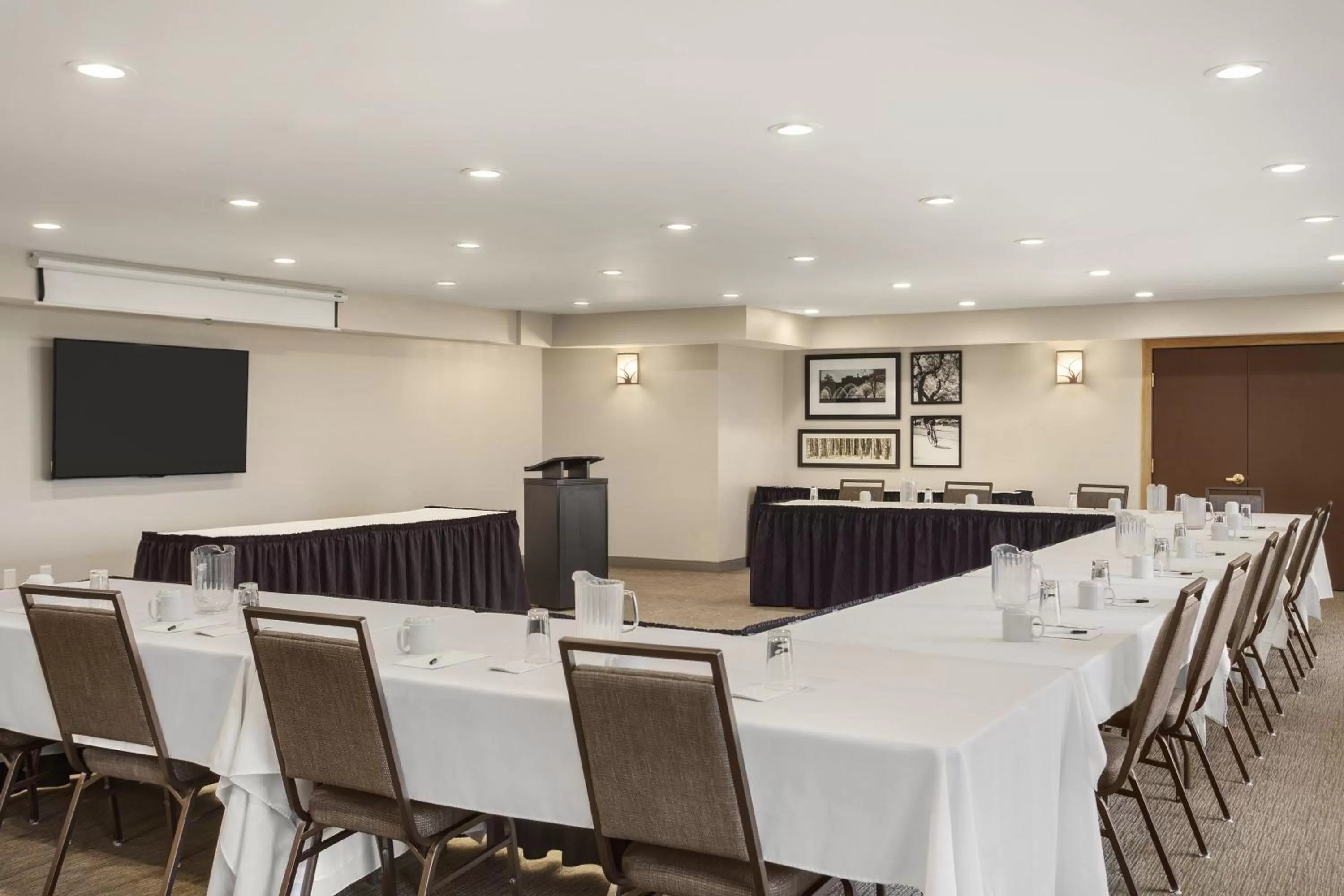 Meeting/conference room in Country Inn & Suites by Radisson, Ames, IA