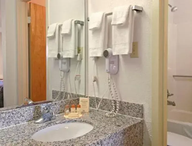 Double Room with Two Double Beds - Smoking in Days Inn by Wyndham Hernando Double Room with Two Double Beds - Smoking in Days Inn by Wyndham Hernando