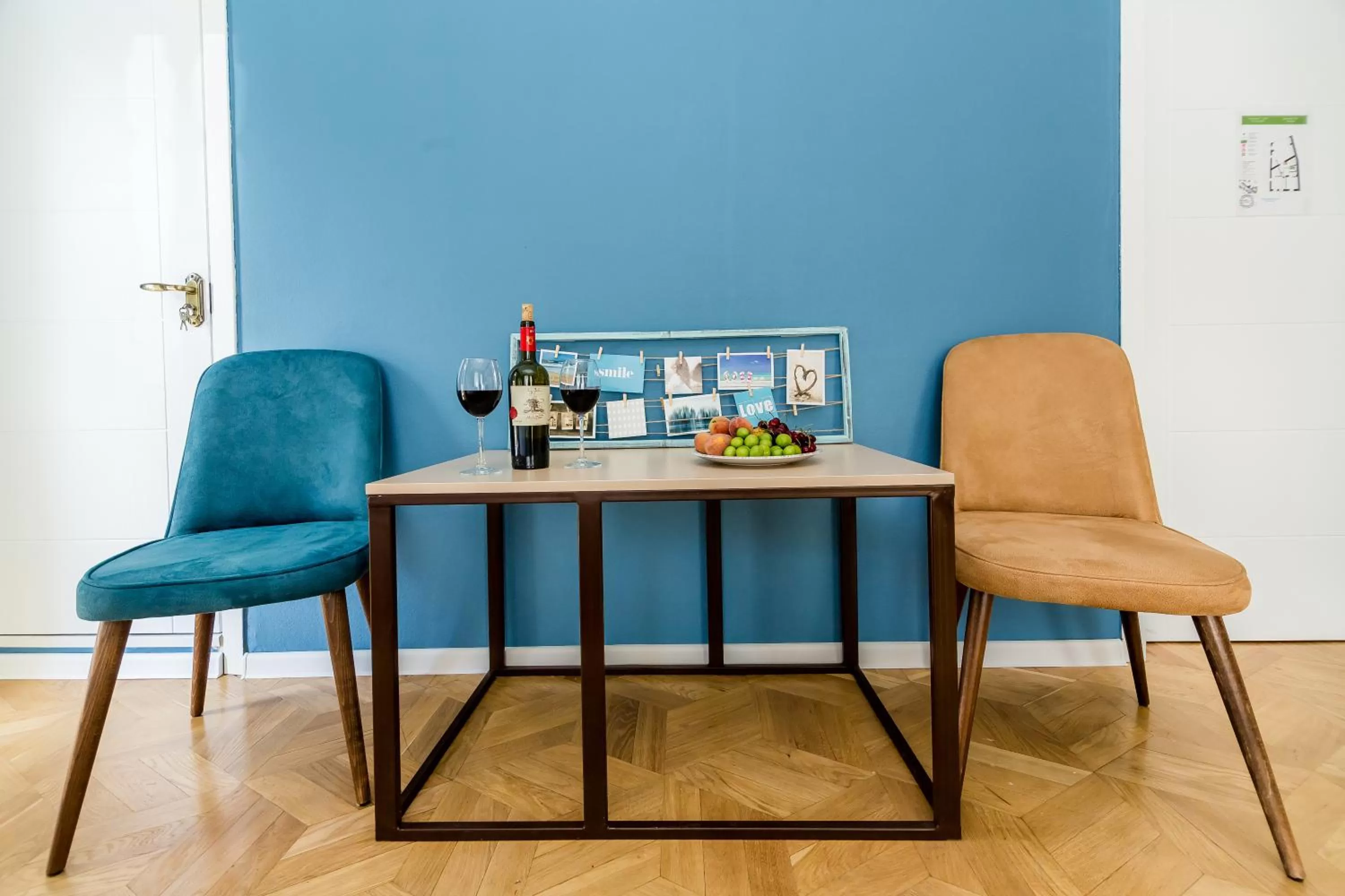 Seating area in Gvino Minda