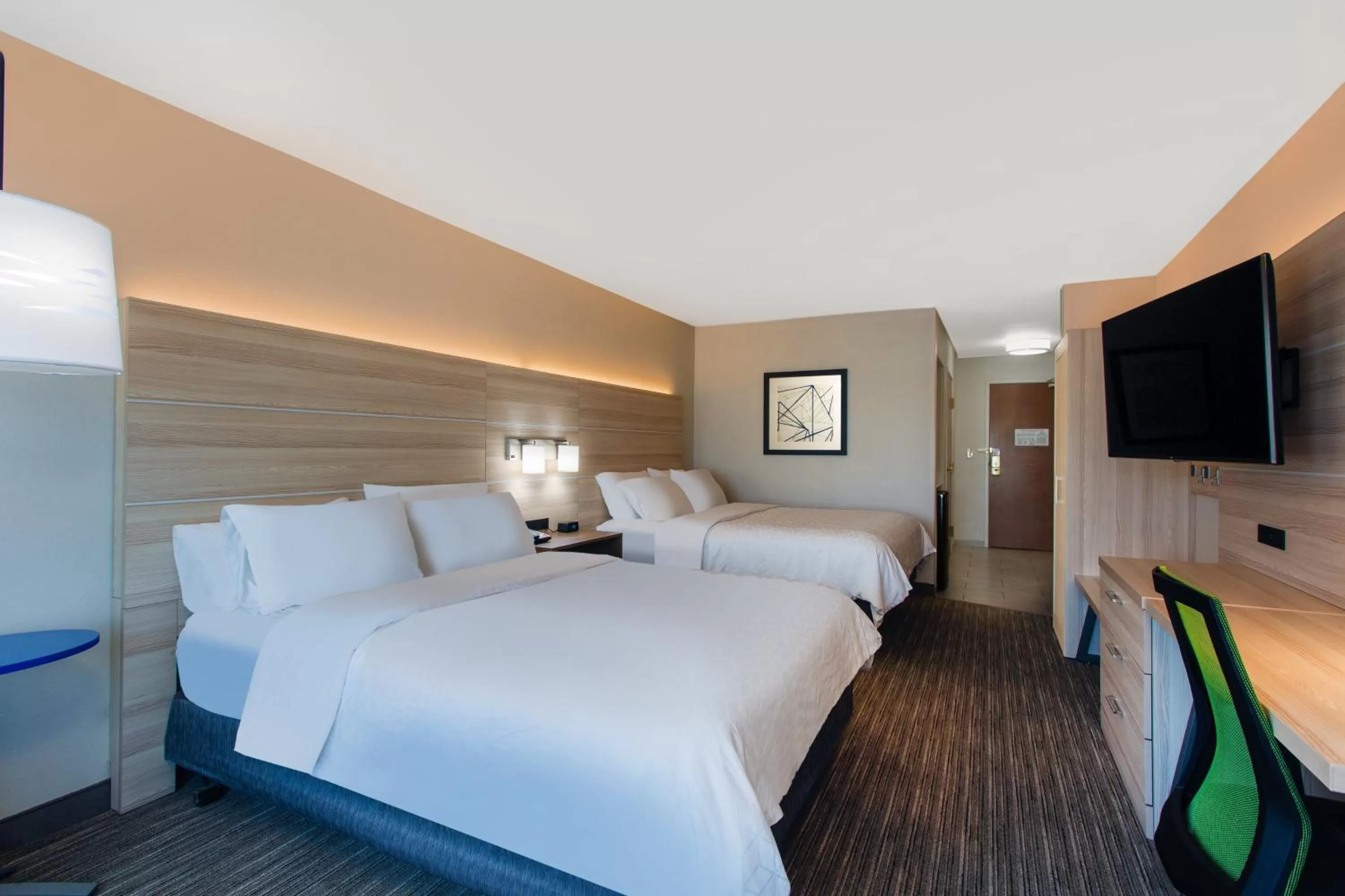 Photo of the whole room, Bed in Holiday Inn Express Hotel & Suites Lewisburg by IHG