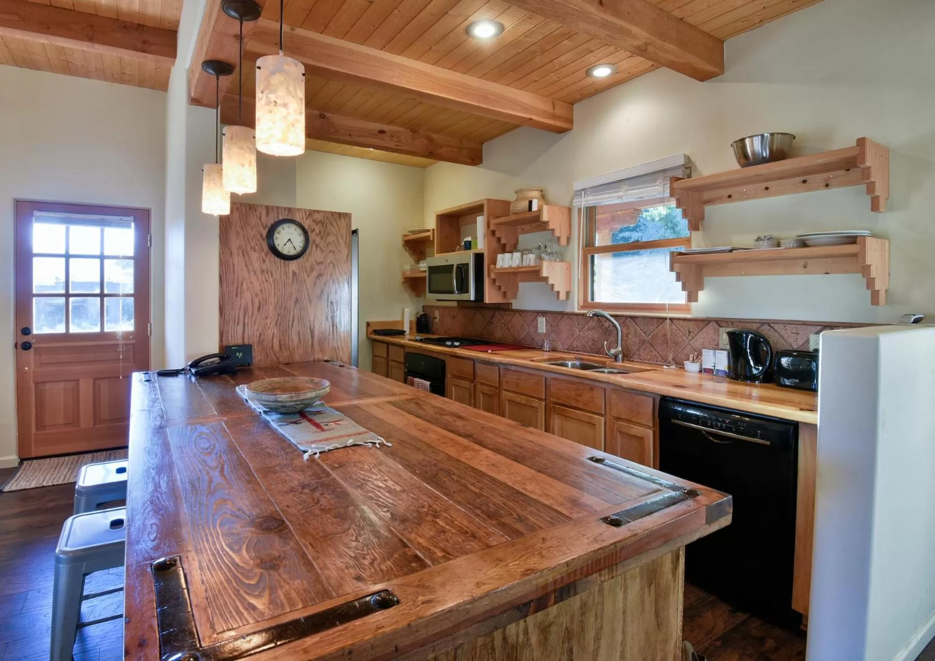 Kitchen or kitchenette in Abiquiu Inn