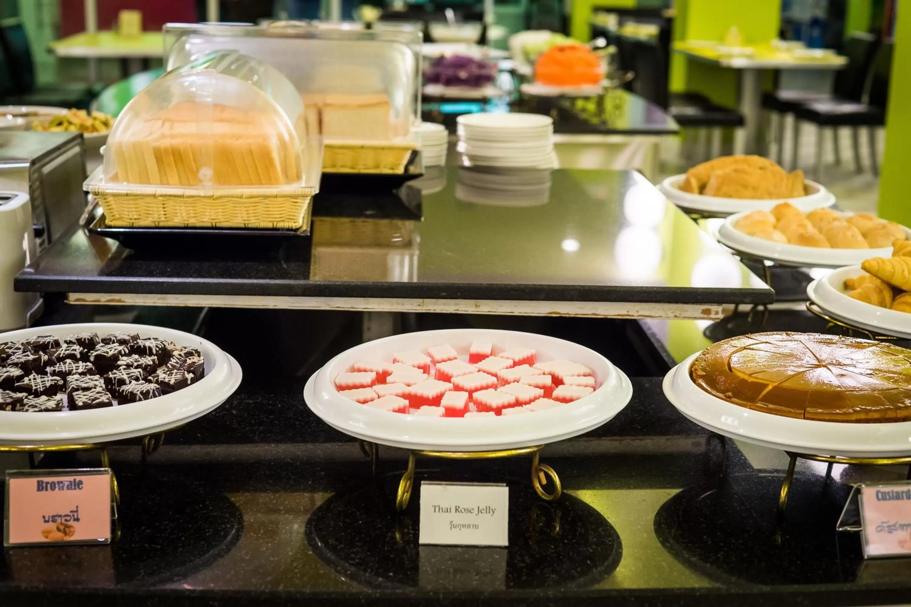 Buffet breakfast in Bella Express