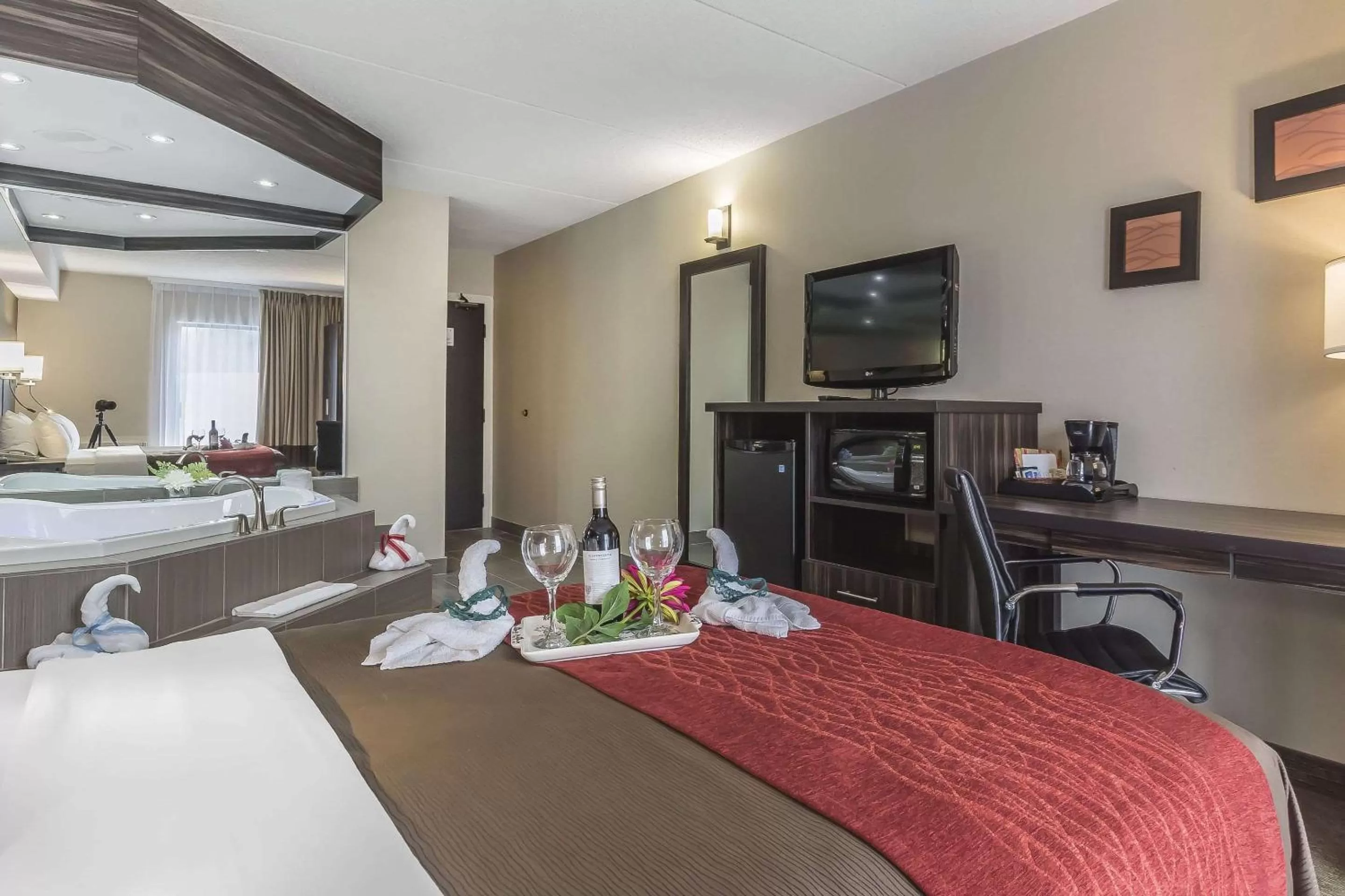 Photo of the whole room, Bed in Comfort Inn Trenton