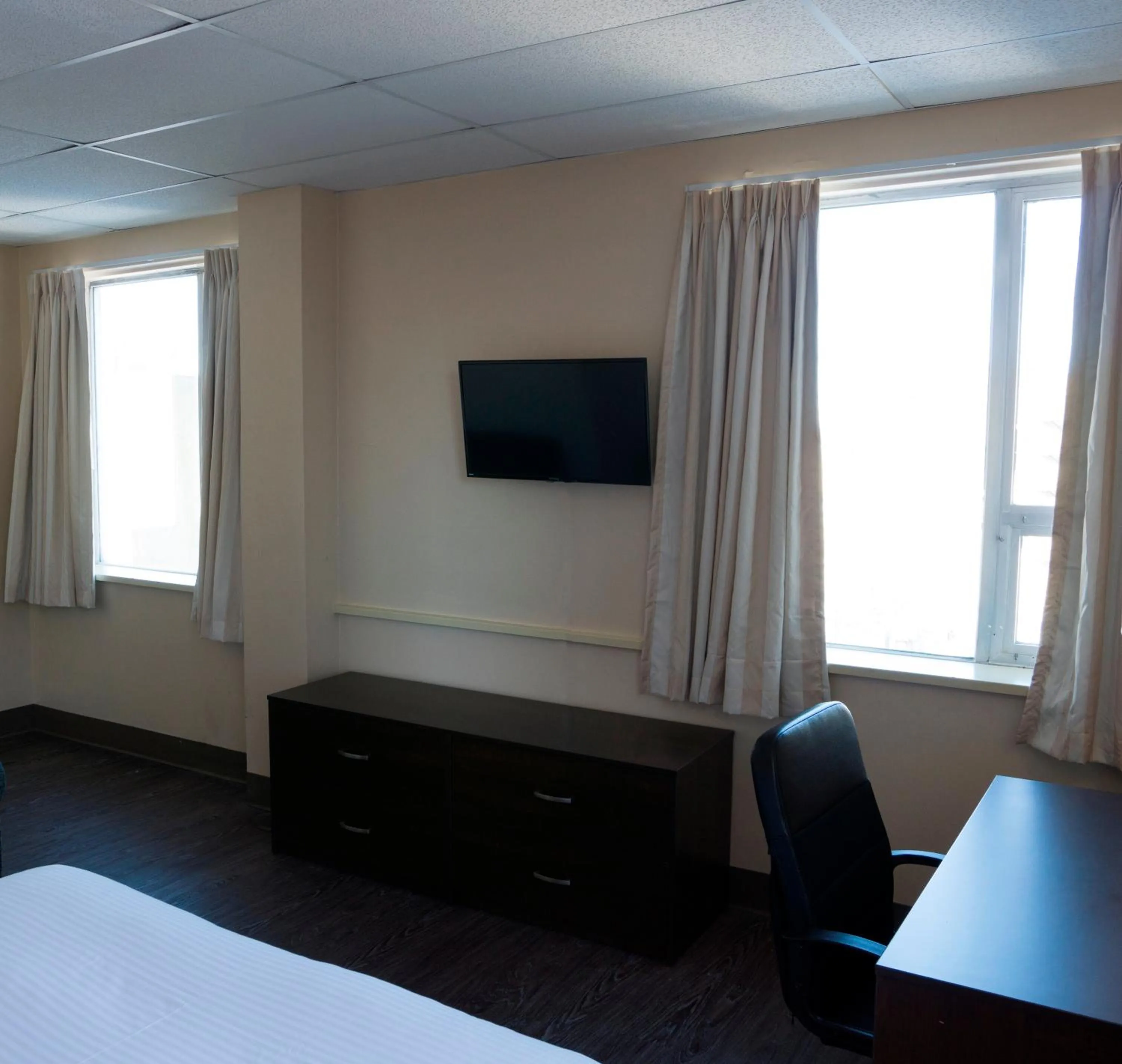 TV/Entertainment Center in The Marlborough Hotel