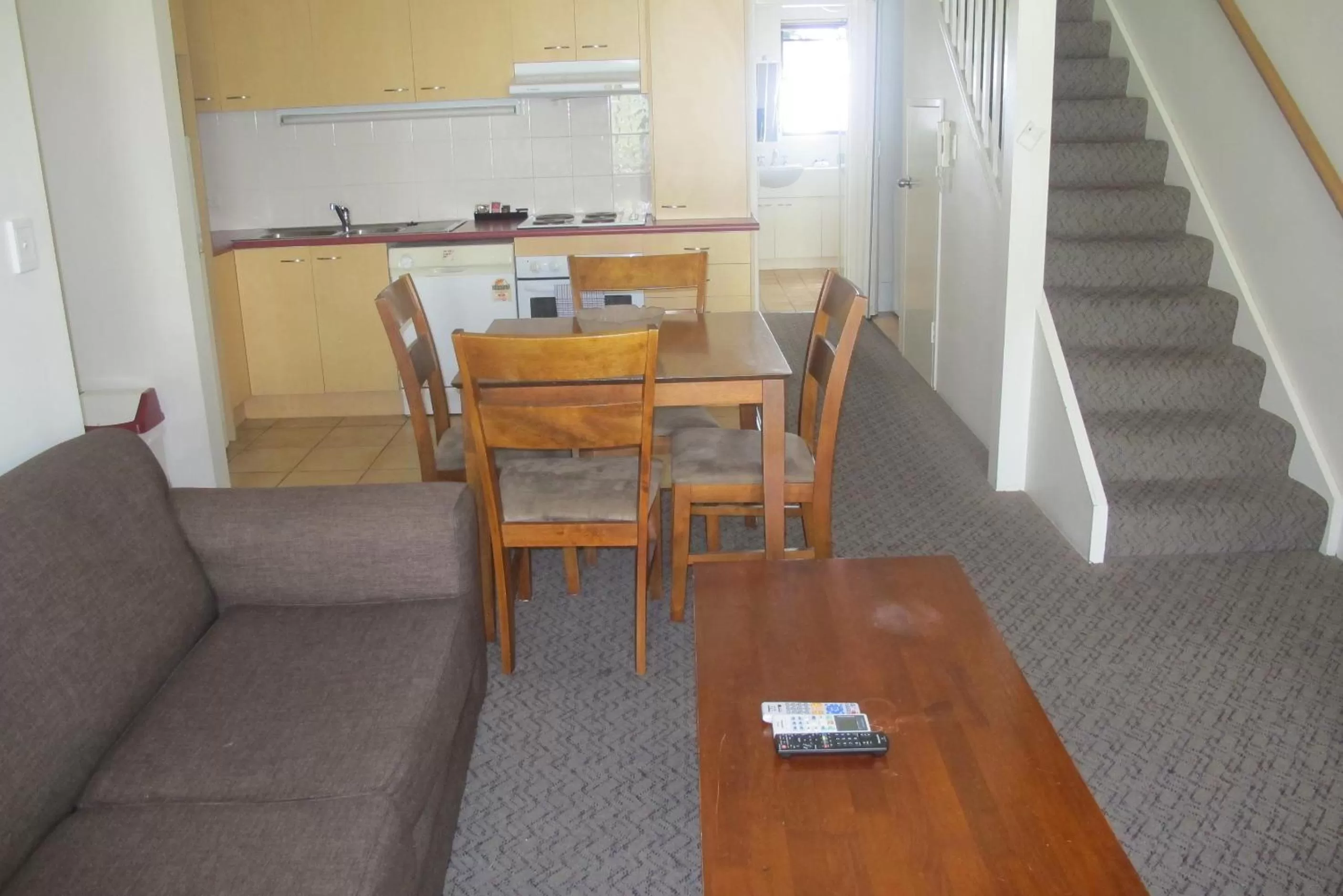 Kitchen or kitchenette in Spring Hill Mews Apartments