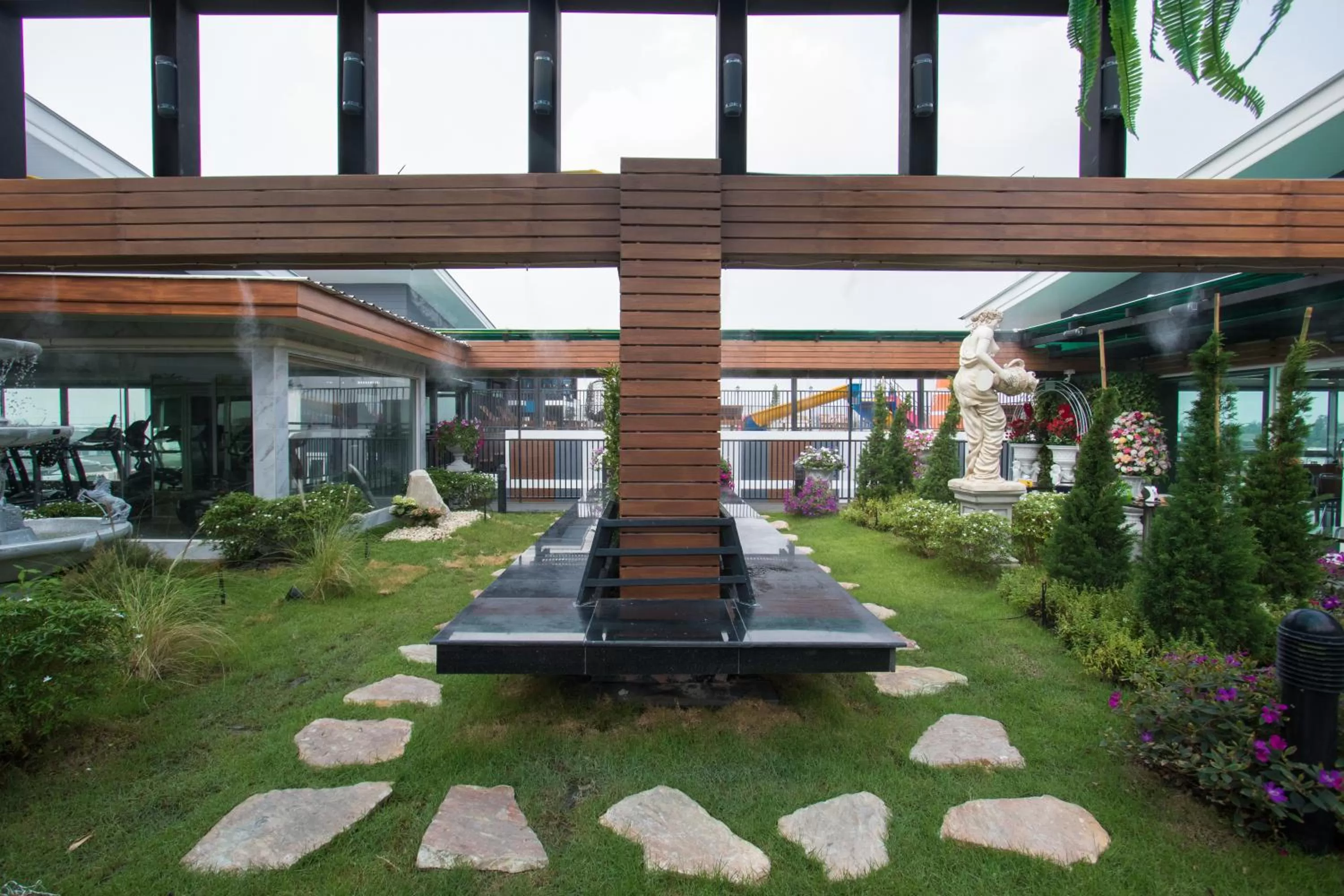 Decorative detail in B-your home Hotel Don Mueang Airport Bangkok 如你家酒店