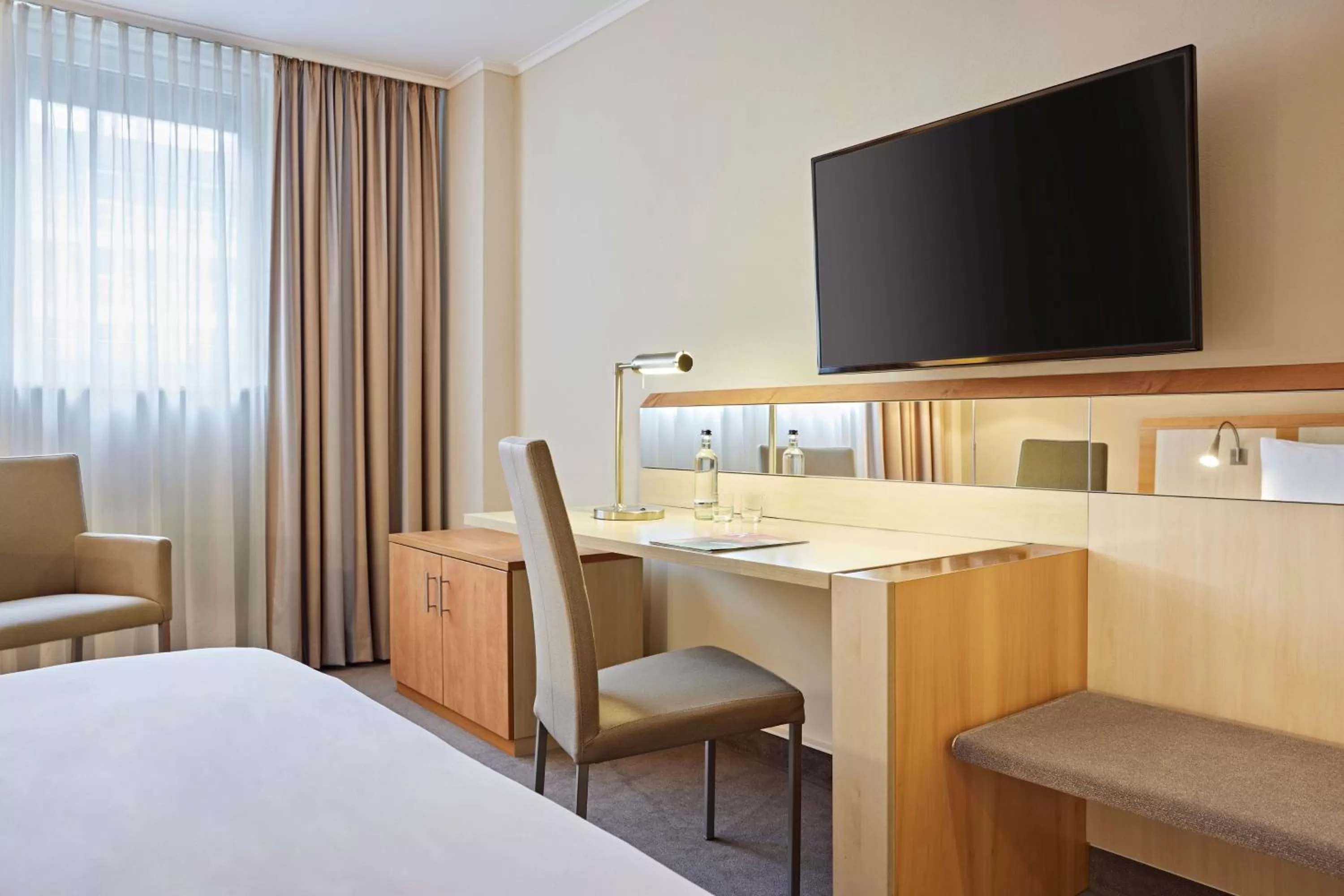 Bedroom, Bed in Lindner Hotel Cologne Am Dom, part of JdV by Hyatt