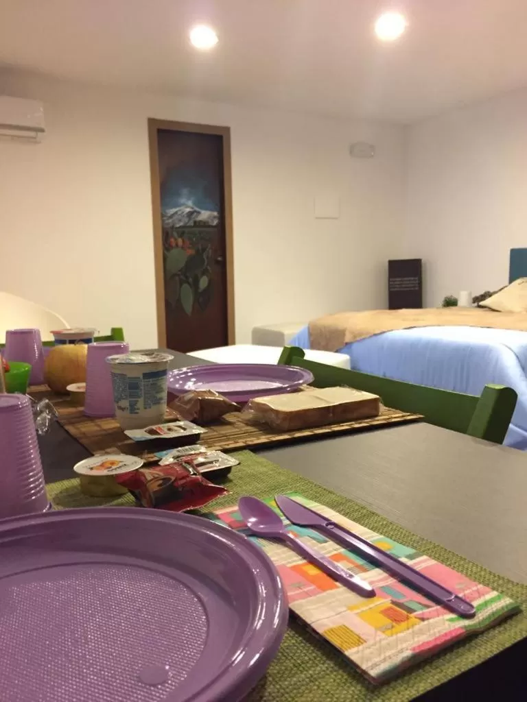 Spring, Bed in ROOM33